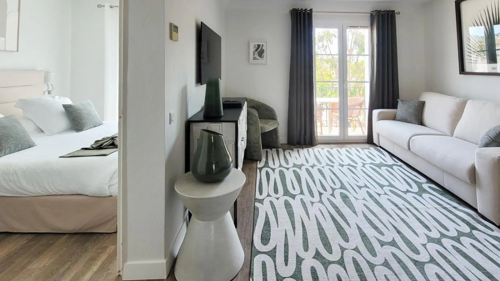 Photo of the whole room, Bed in Le Suffren Hôtel