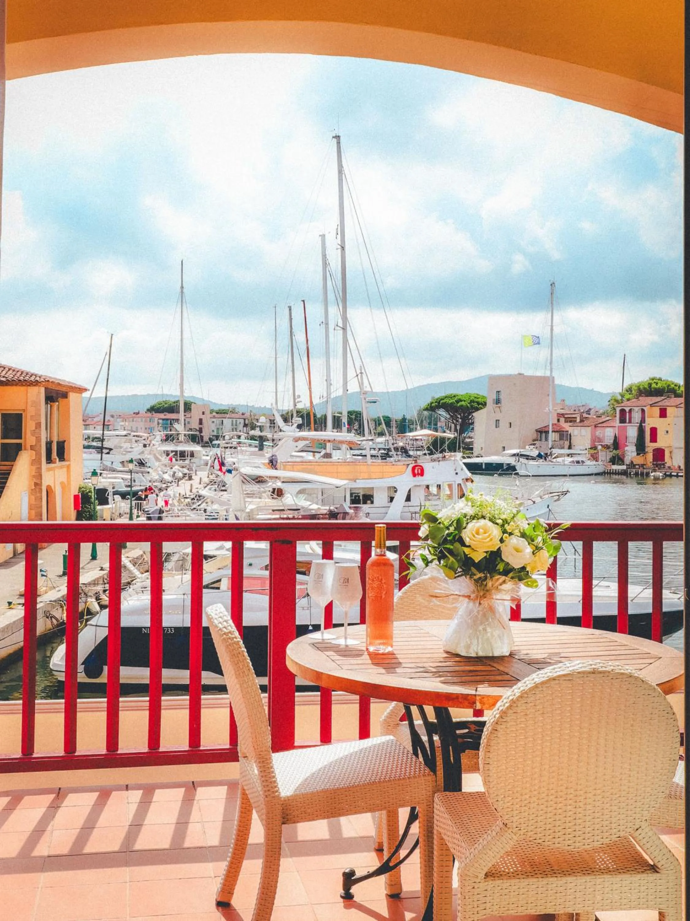 Patio in Le Suffren Hôtel