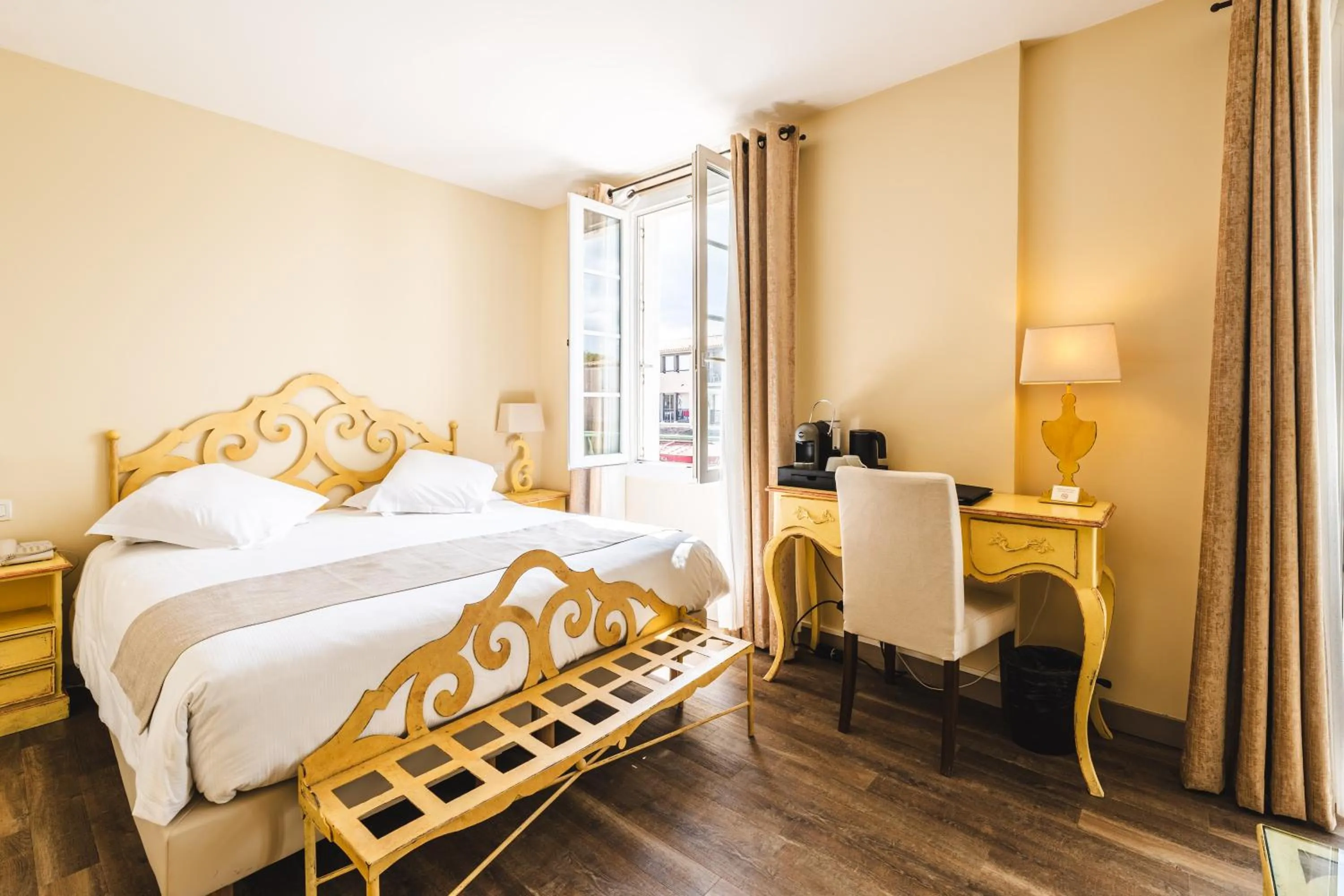 Bedroom, Bed in Le Suffren Hôtel