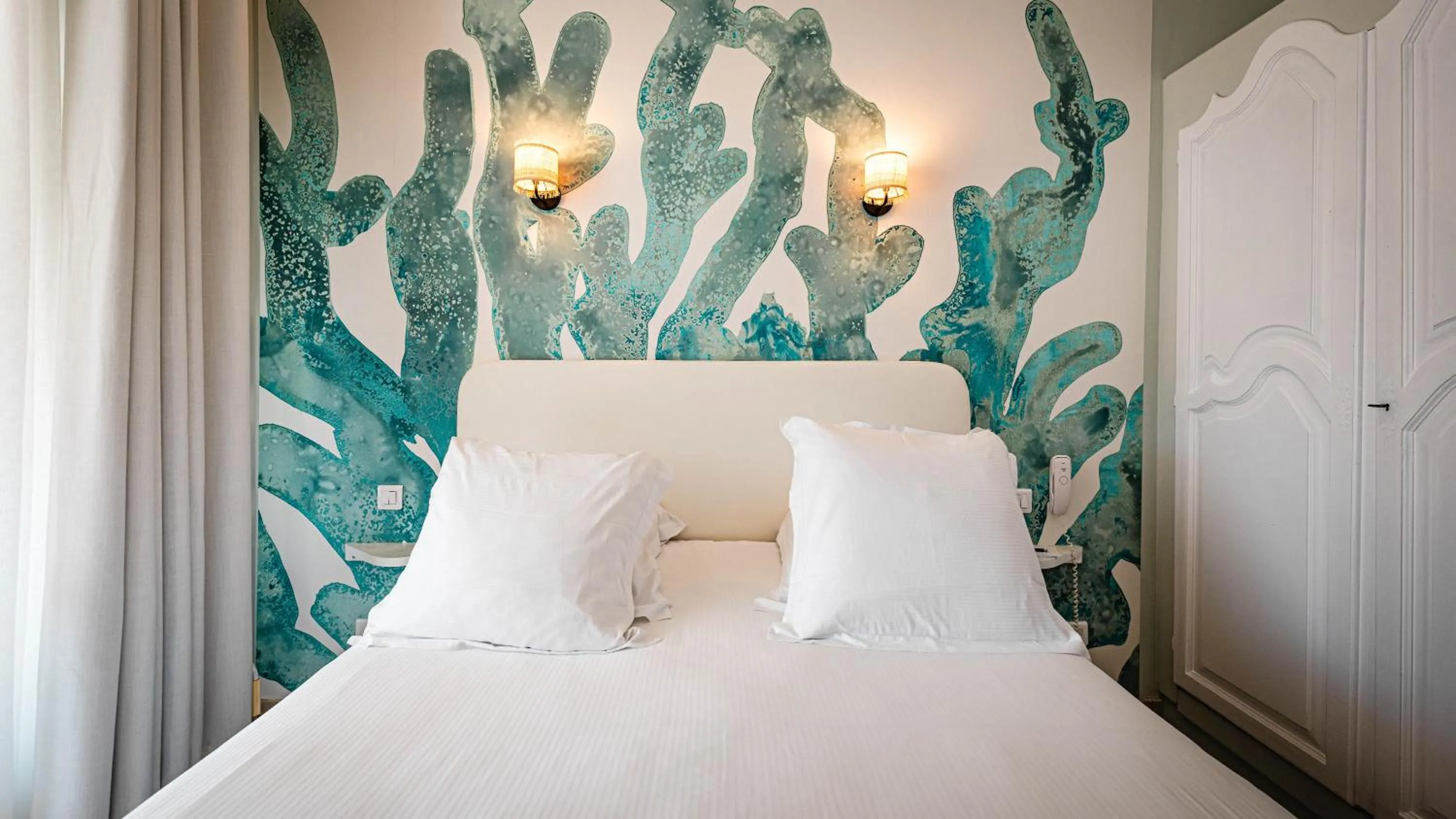 Bedroom, Bed in Le Suffren Hôtel