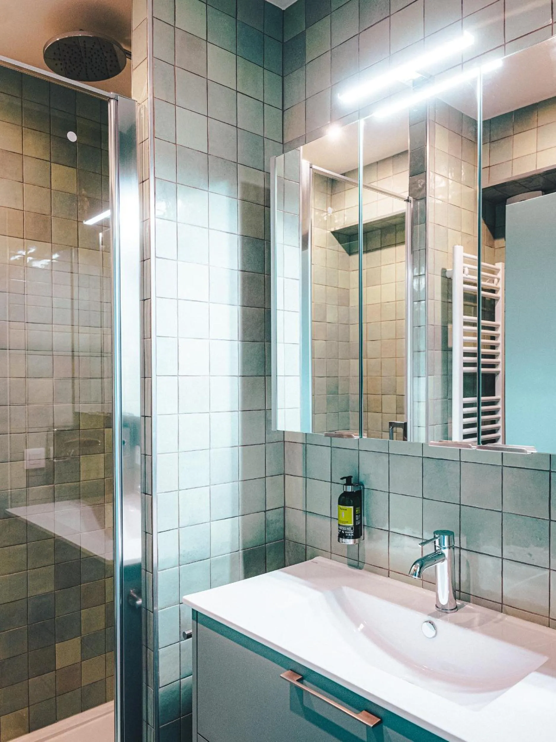 Bathroom in Le Suffren Hôtel