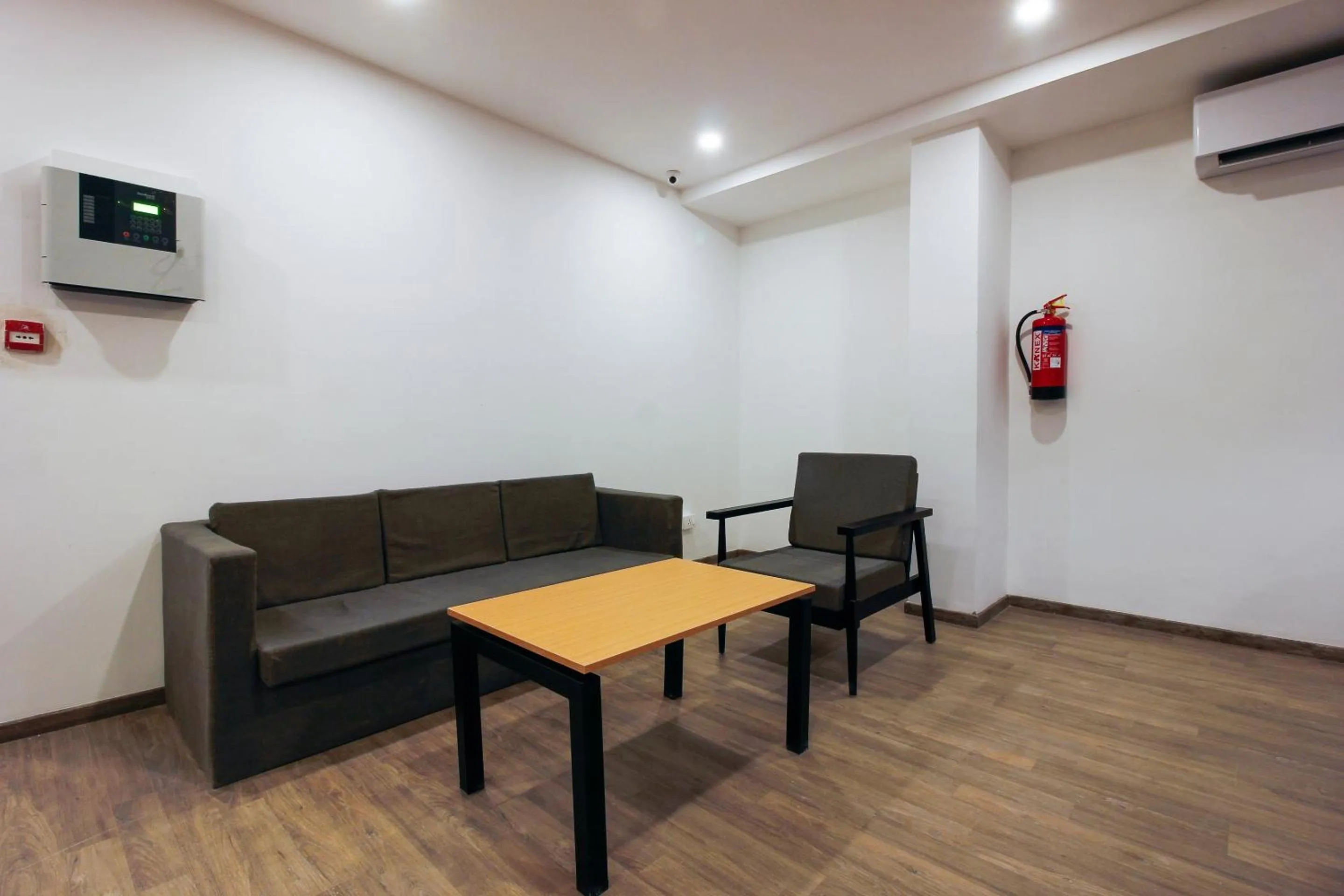 Lobby or reception in Super Townhouse RCC Elite