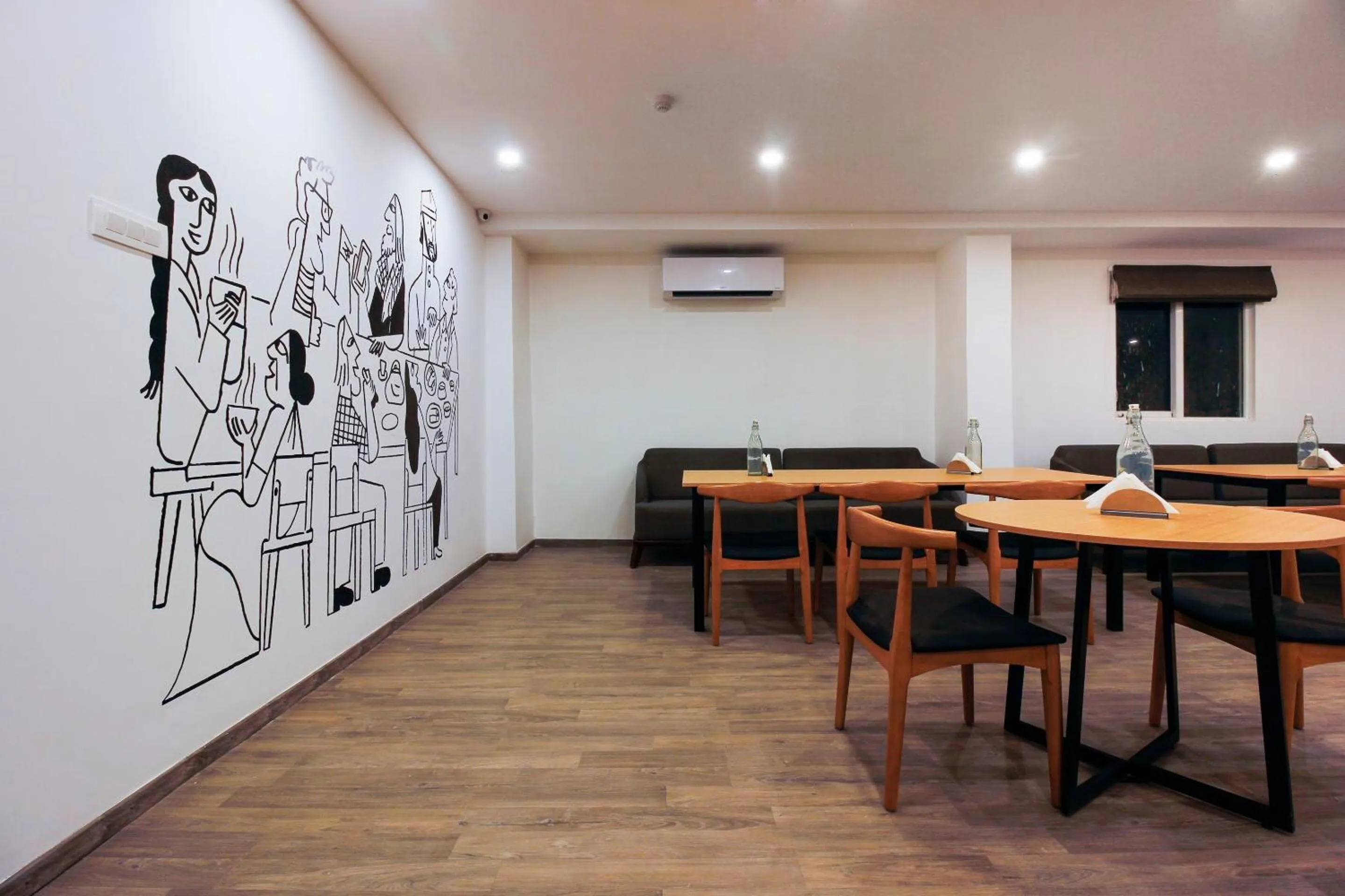 Restaurant/places to eat in Super Townhouse RCC Elite