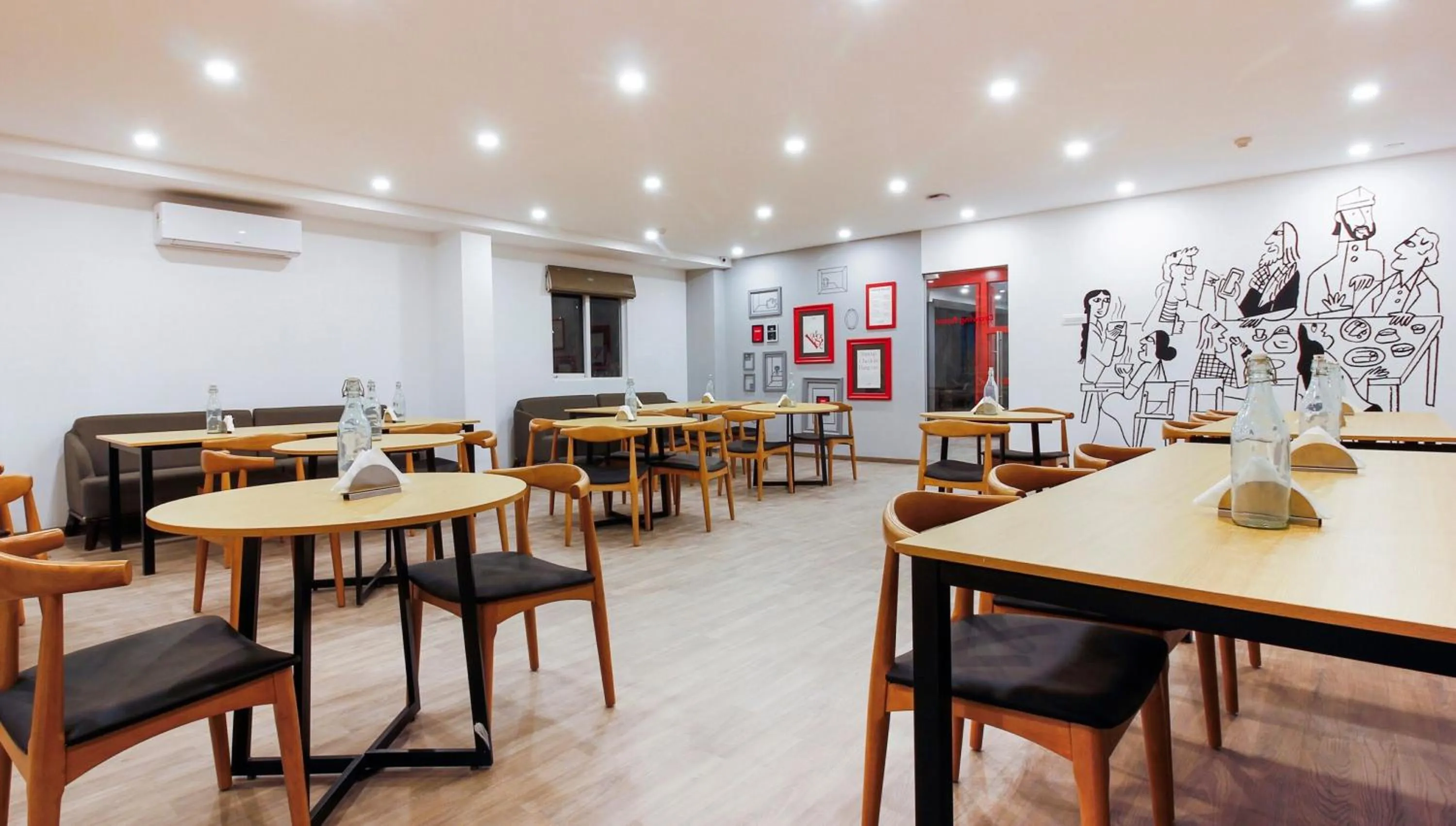 Restaurant/places to eat in Super Townhouse RCC Elite