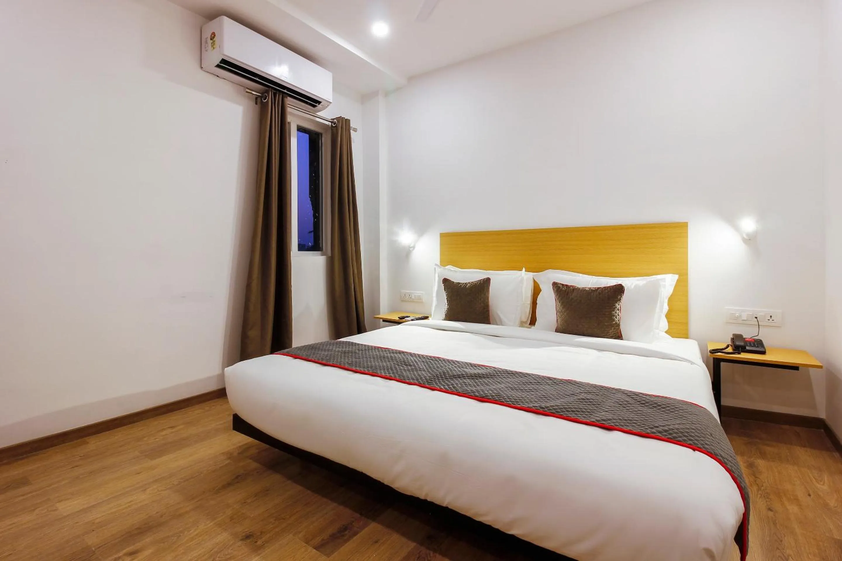 Bedroom, Bed in Super Townhouse RCC Elite