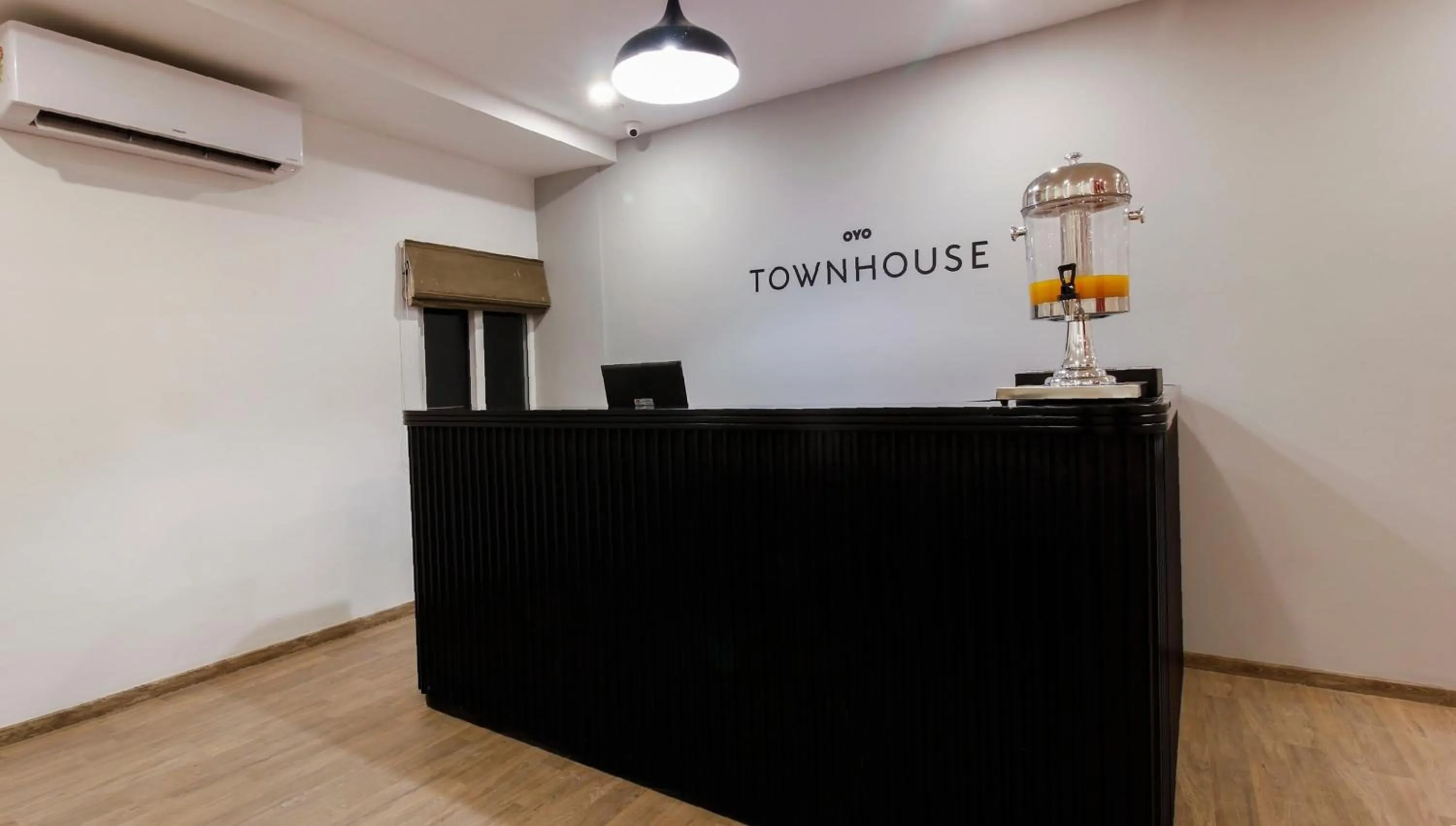 Lobby or reception in Super Townhouse RCC Elite