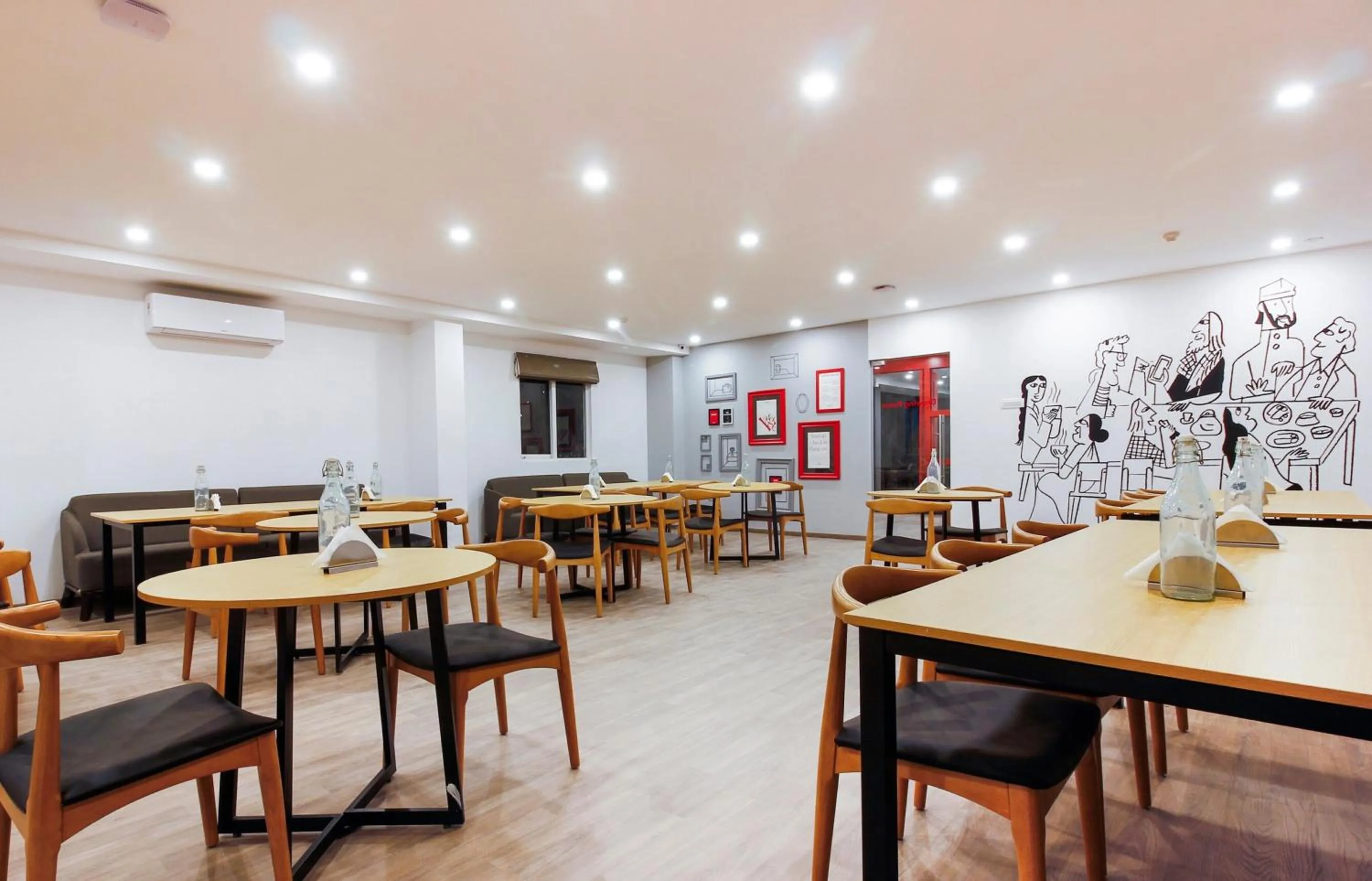 Restaurant/places to eat in Super Townhouse RCC Elite