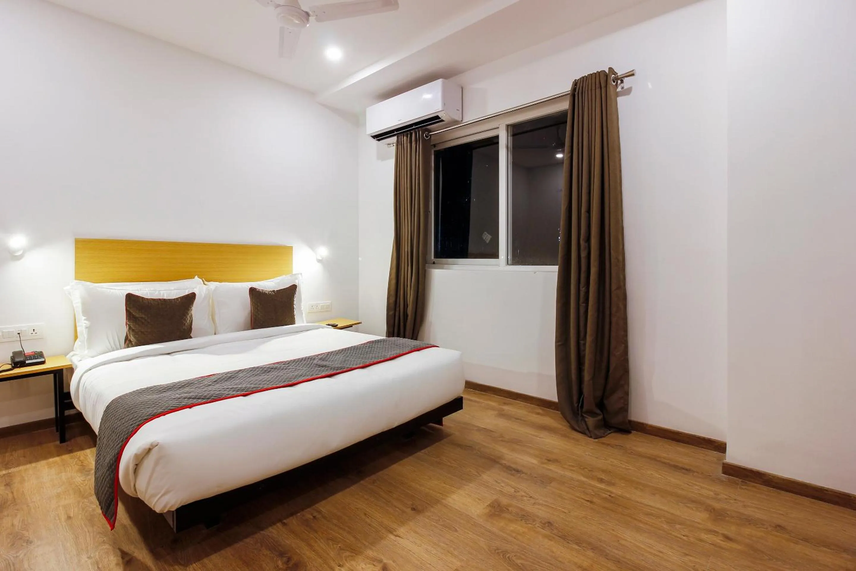 Bedroom, Bed in Super Townhouse RCC Elite