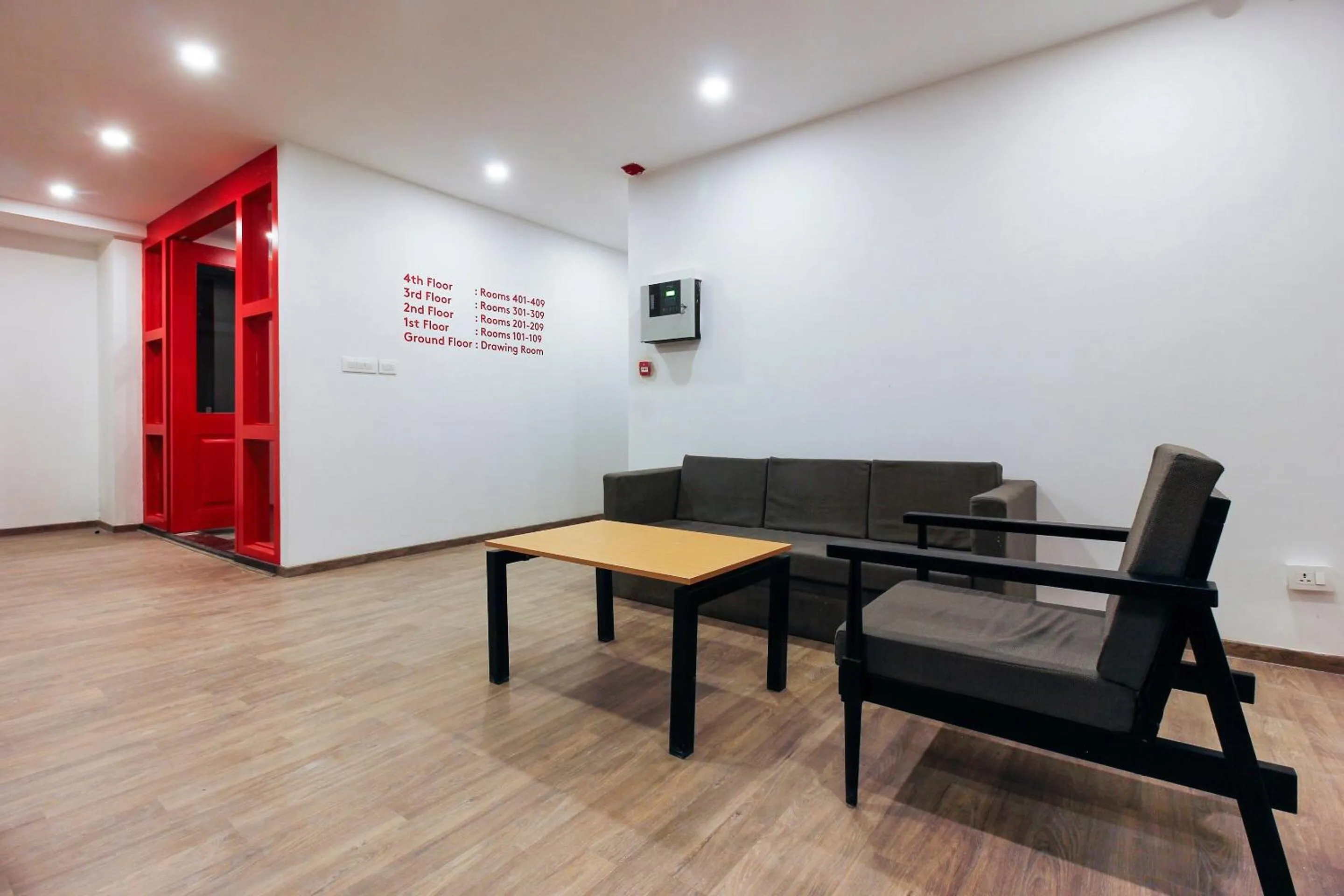 Lobby or reception in Super Townhouse RCC Elite