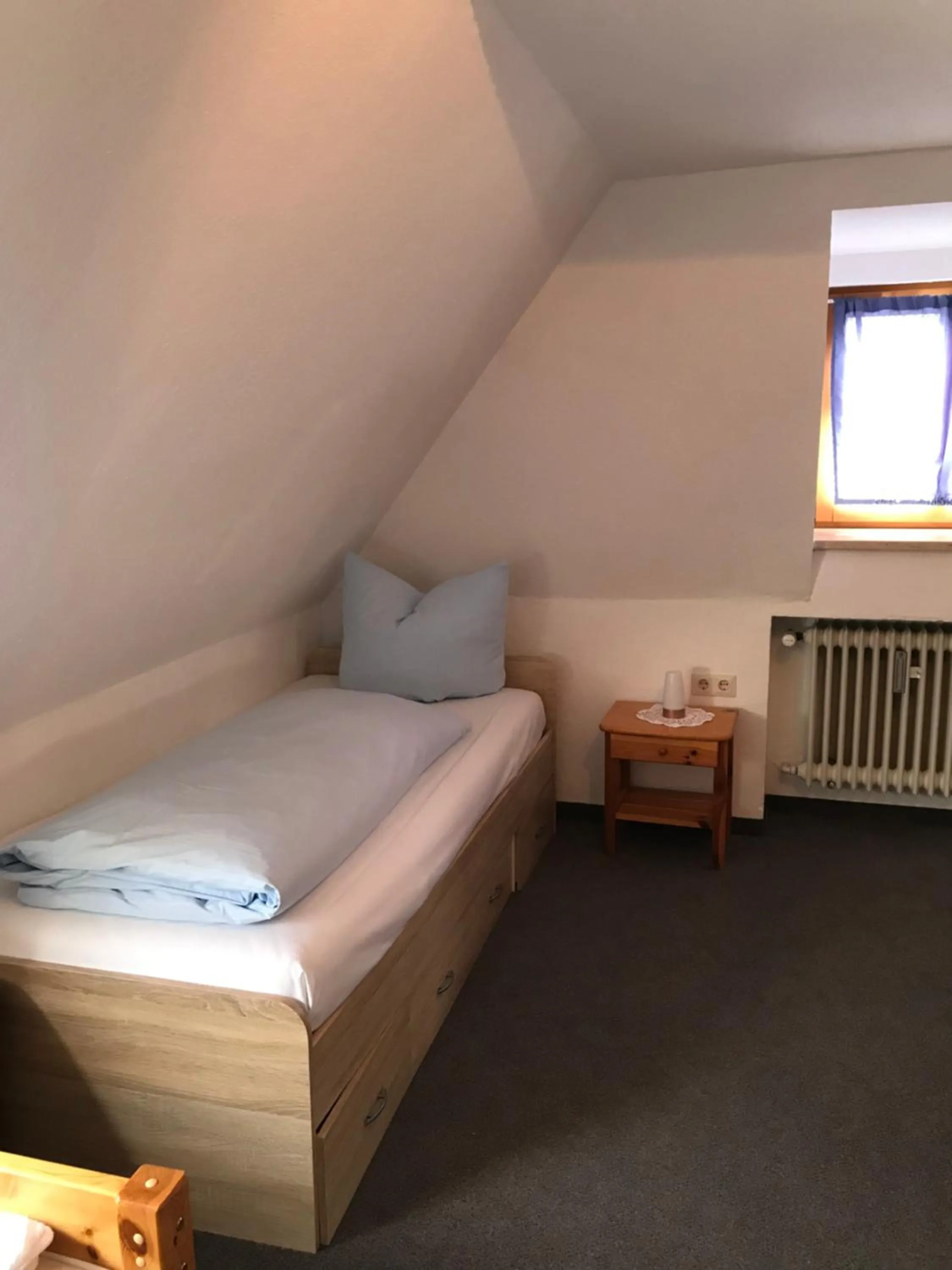 Bed in Hotel Guntia Boardinghouse virtueller check in und Zimmer Zugang