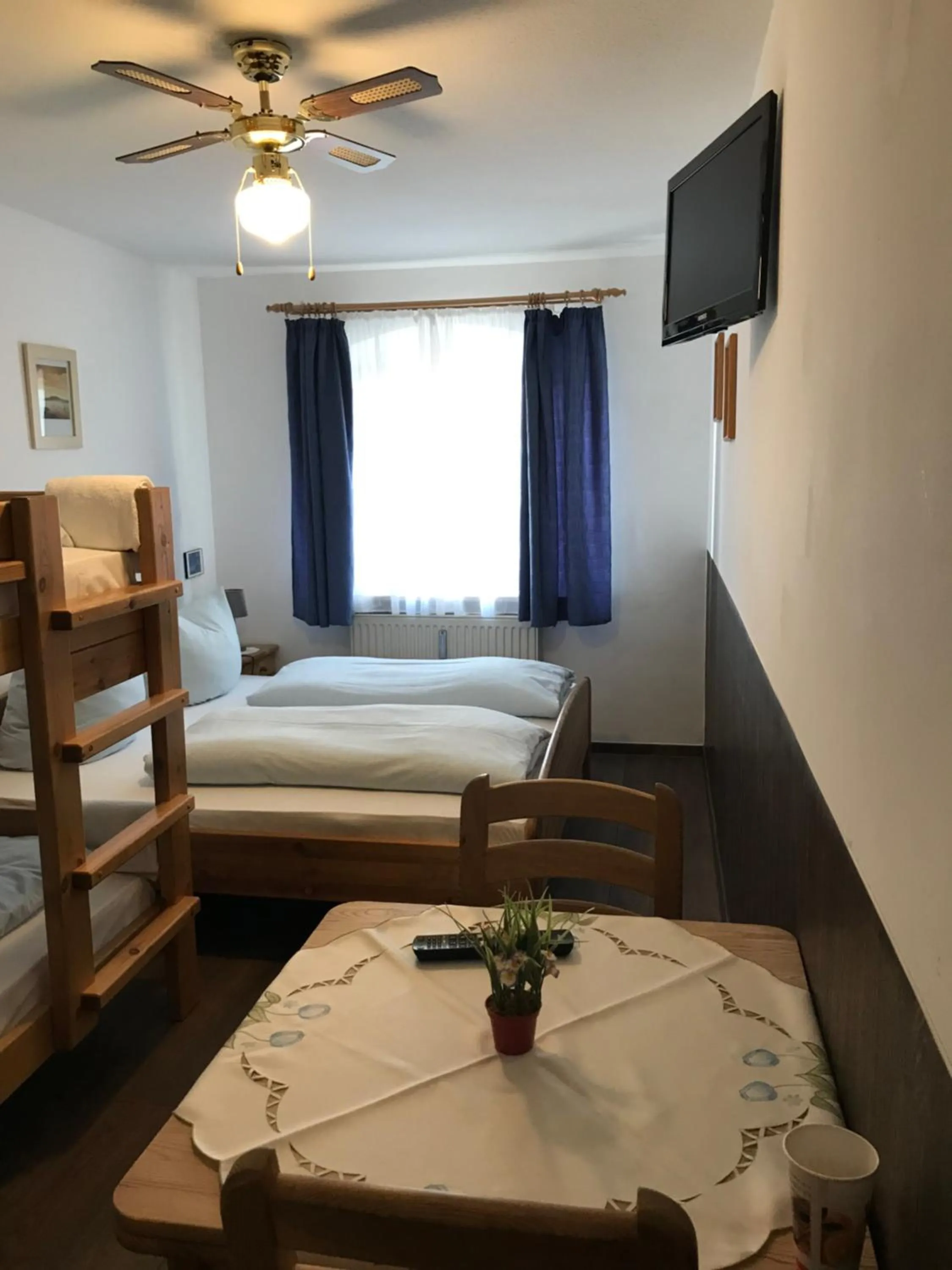 Bed in Hotel Guntia Boardinghouse virtueller check in und Zimmer Zugang