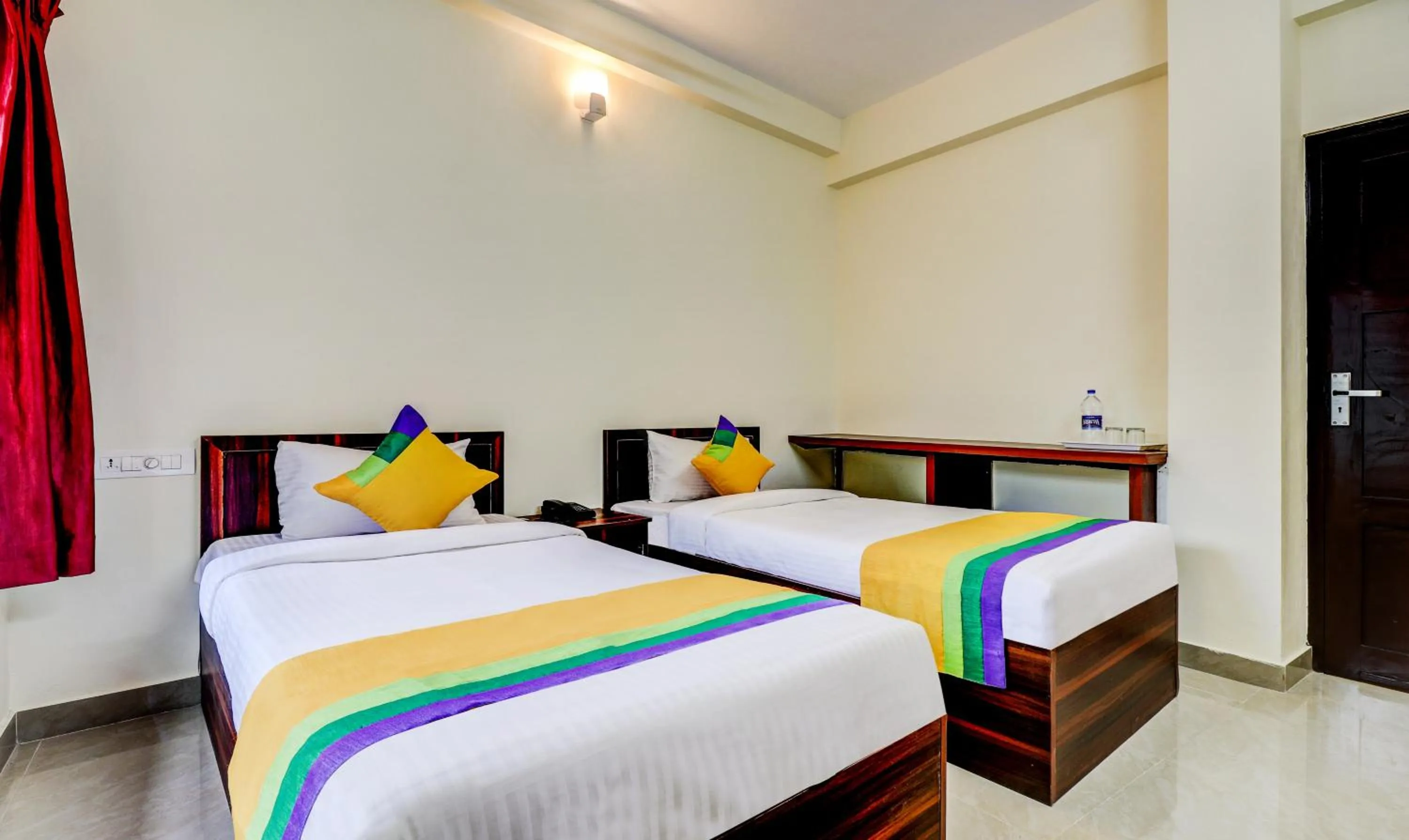 Photo of the whole room, Bed in Itsy Hotels Rain Tulsi Stayz, Palarivattom Junction
