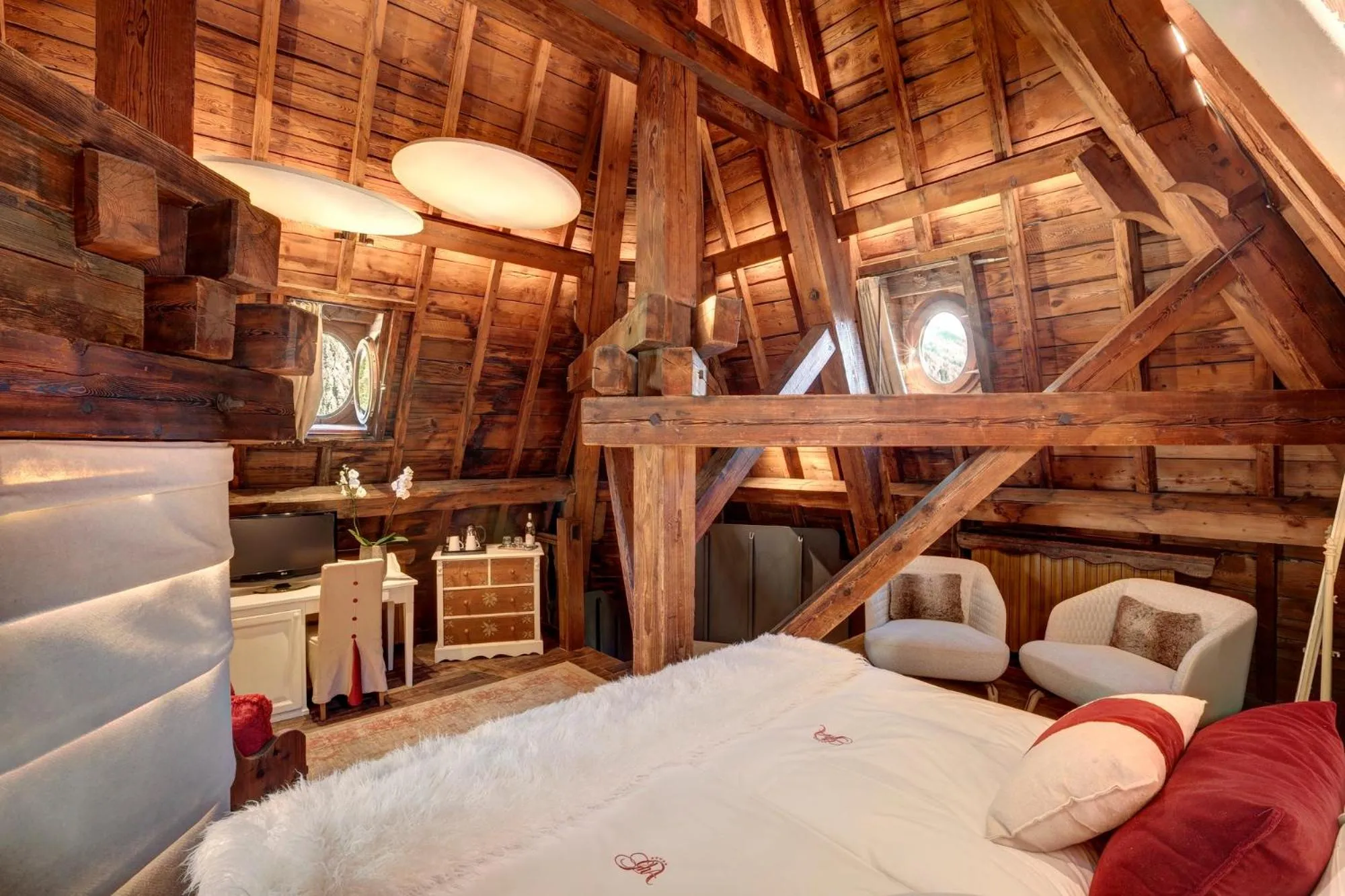 Bedroom, Bed in Grand Hôtel des Alpes