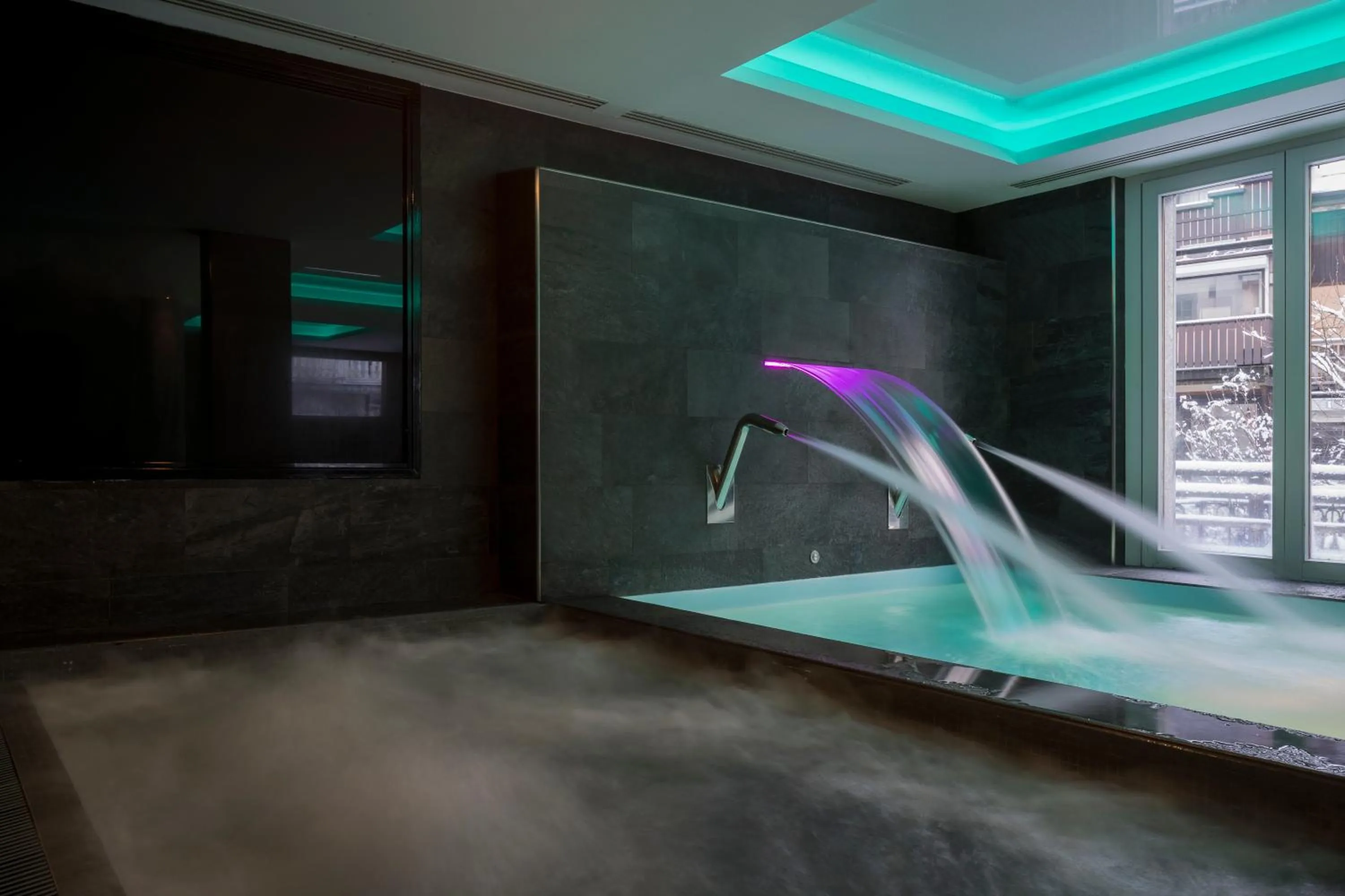 Hot Tub in Grand Hôtel des Alpes