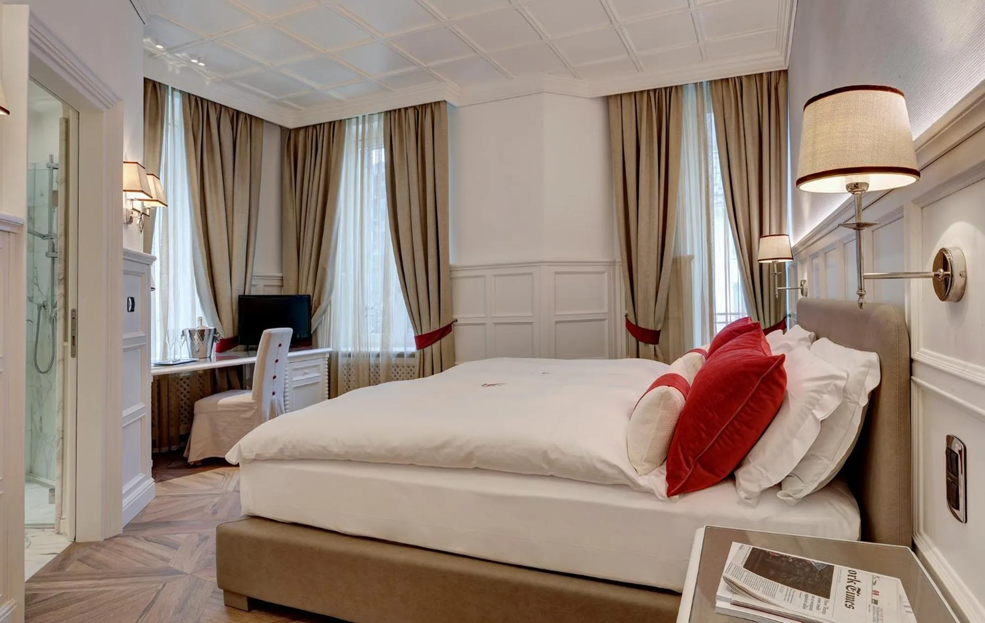 Bedroom, Bed in Grand Hôtel des Alpes