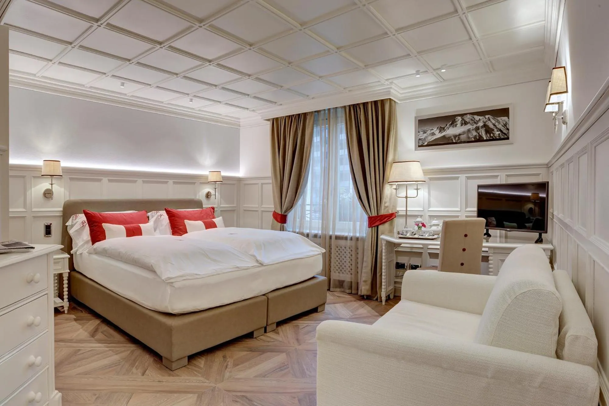 Bedroom, Bed in Grand Hôtel des Alpes