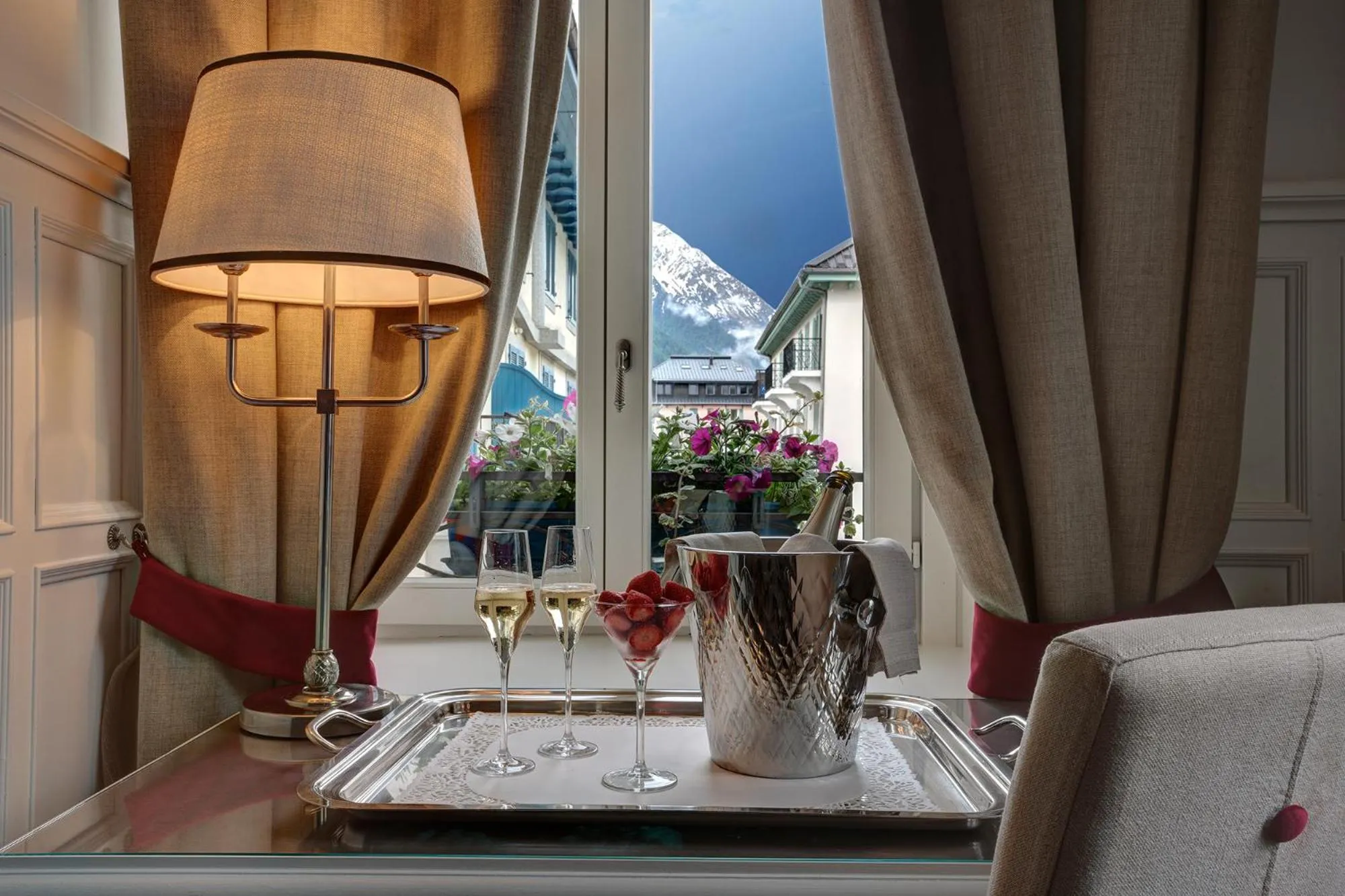 Mountain view in Grand Hôtel des Alpes