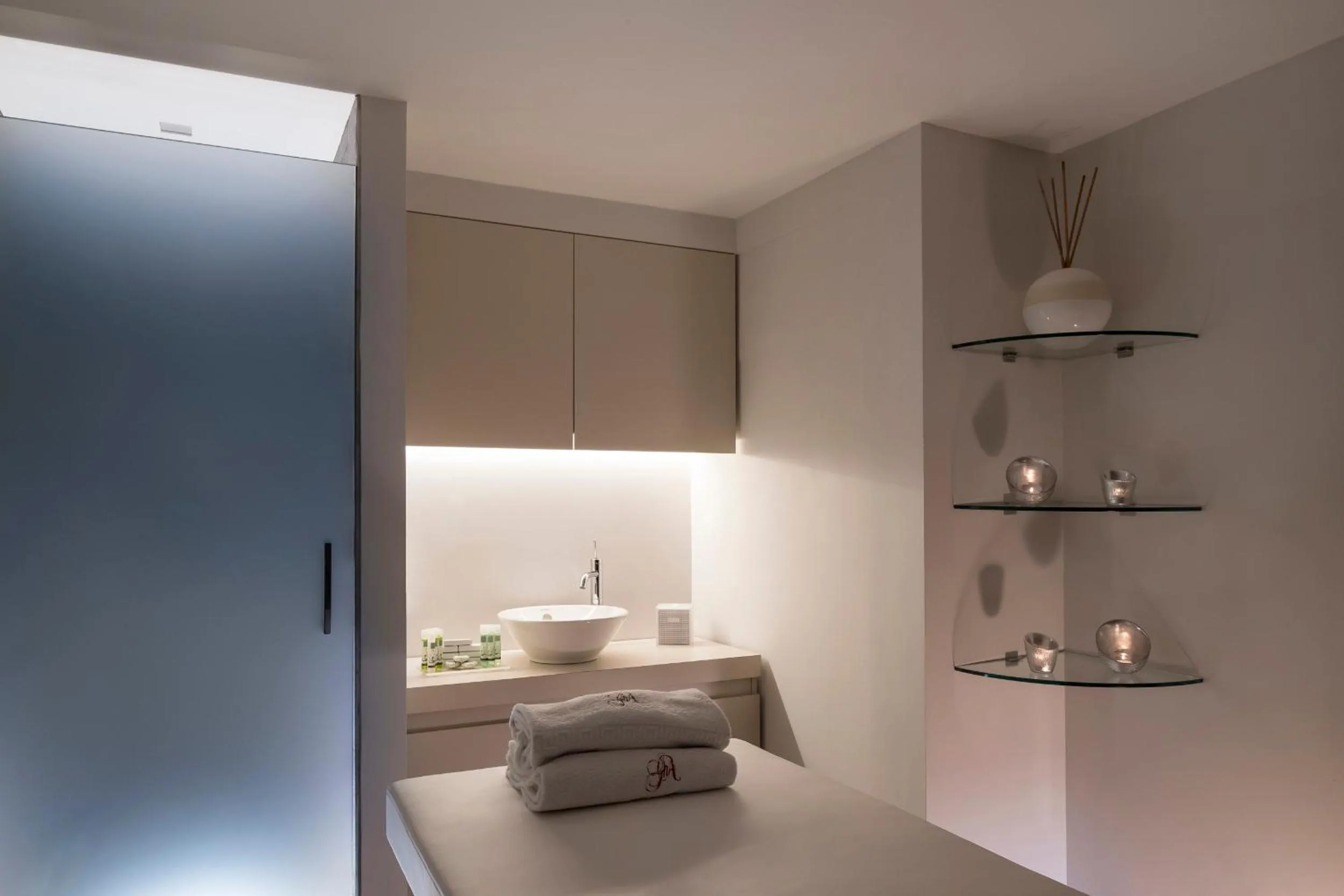 Massage, Bed in Grand Hôtel des Alpes