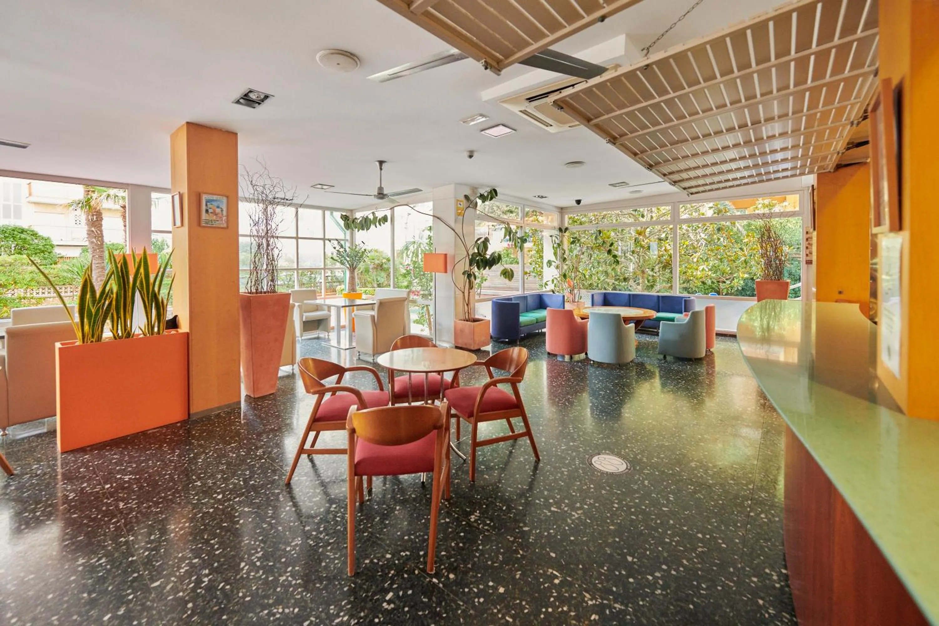 Lounge or bar in Checkin Blanes