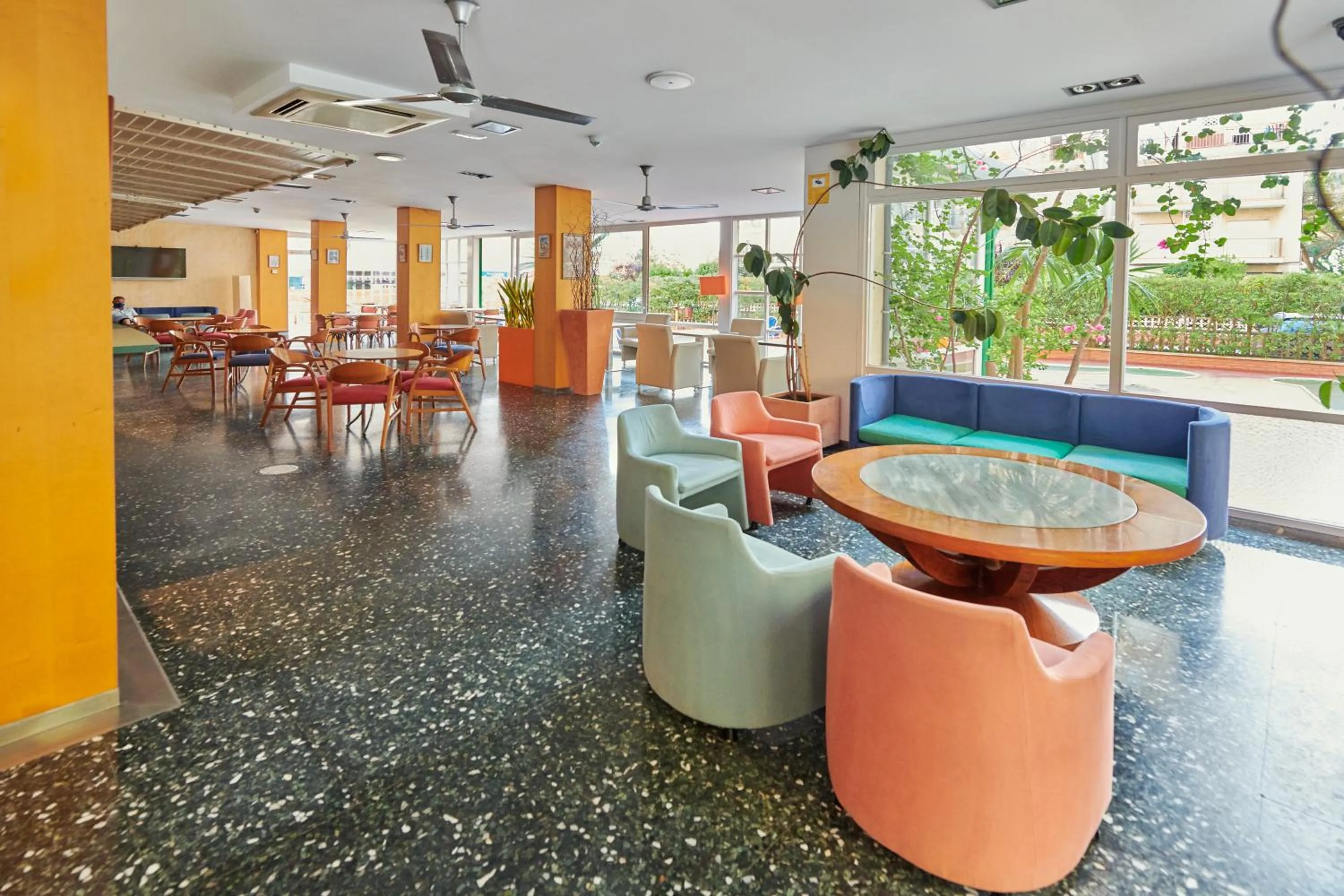 Lounge or bar in Checkin Blanes