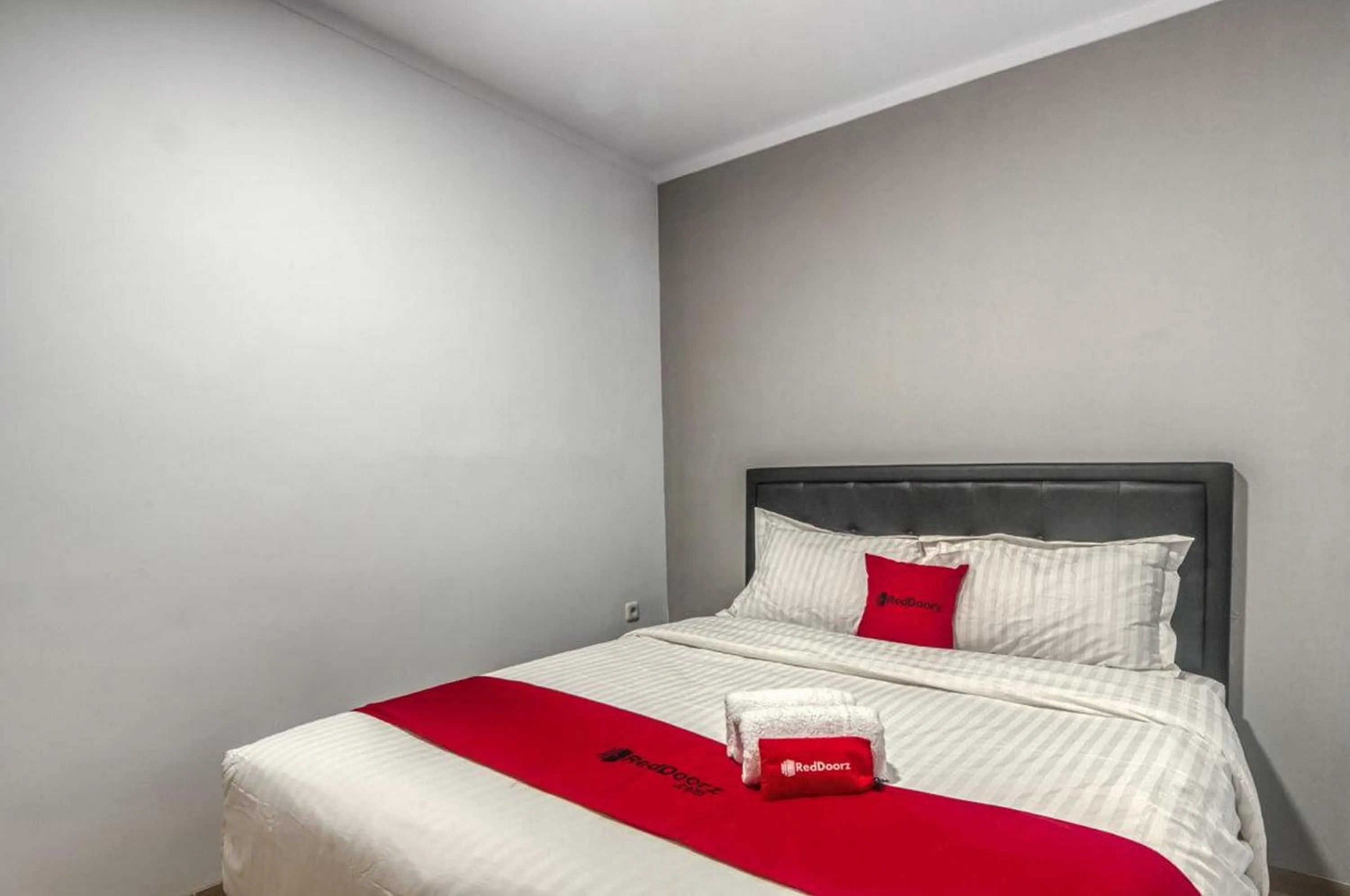 RedDoorz Plus at Cideng Timur