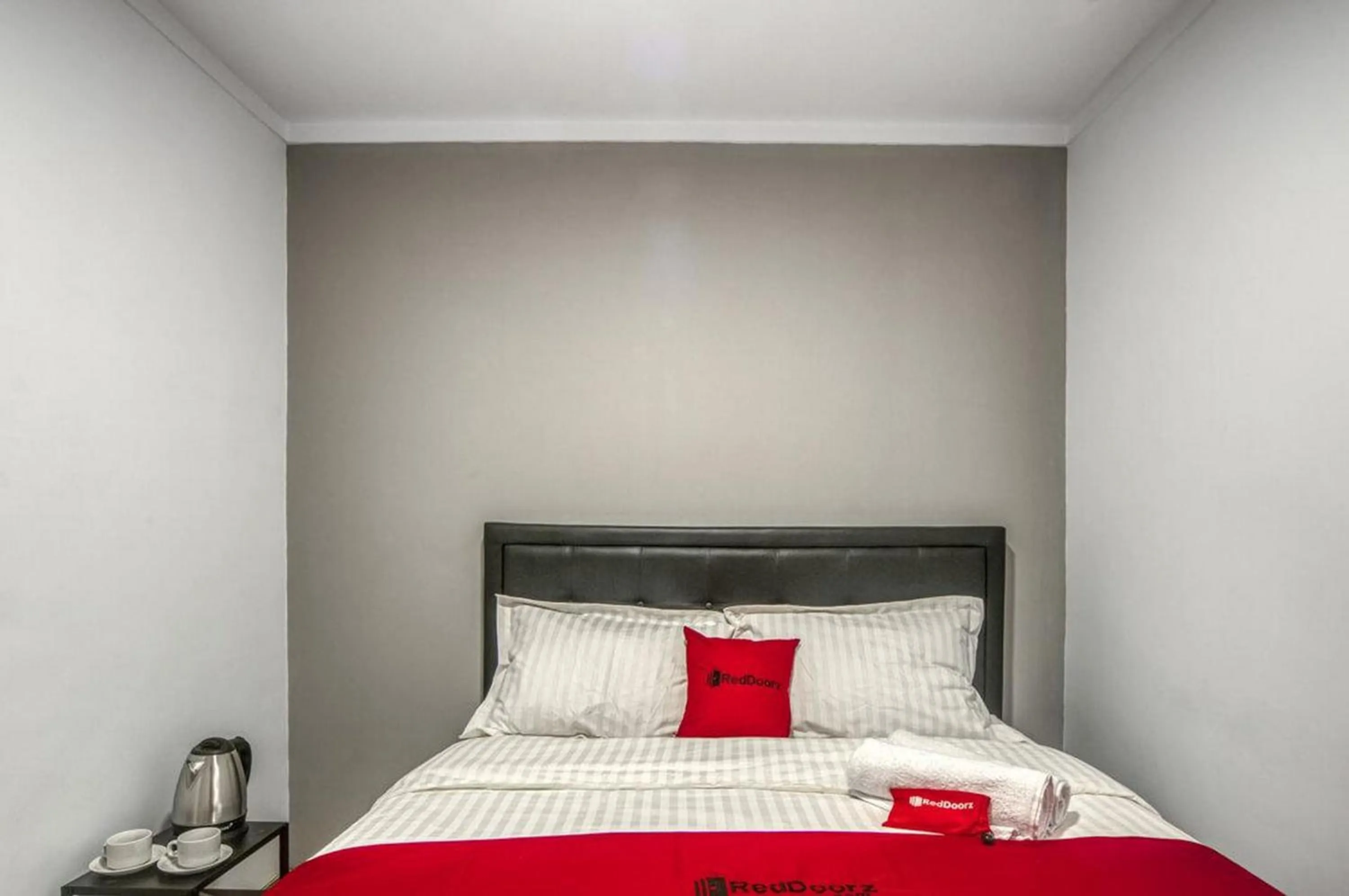 Standard Double Room in RedDoorz Plus at Cideng Timur