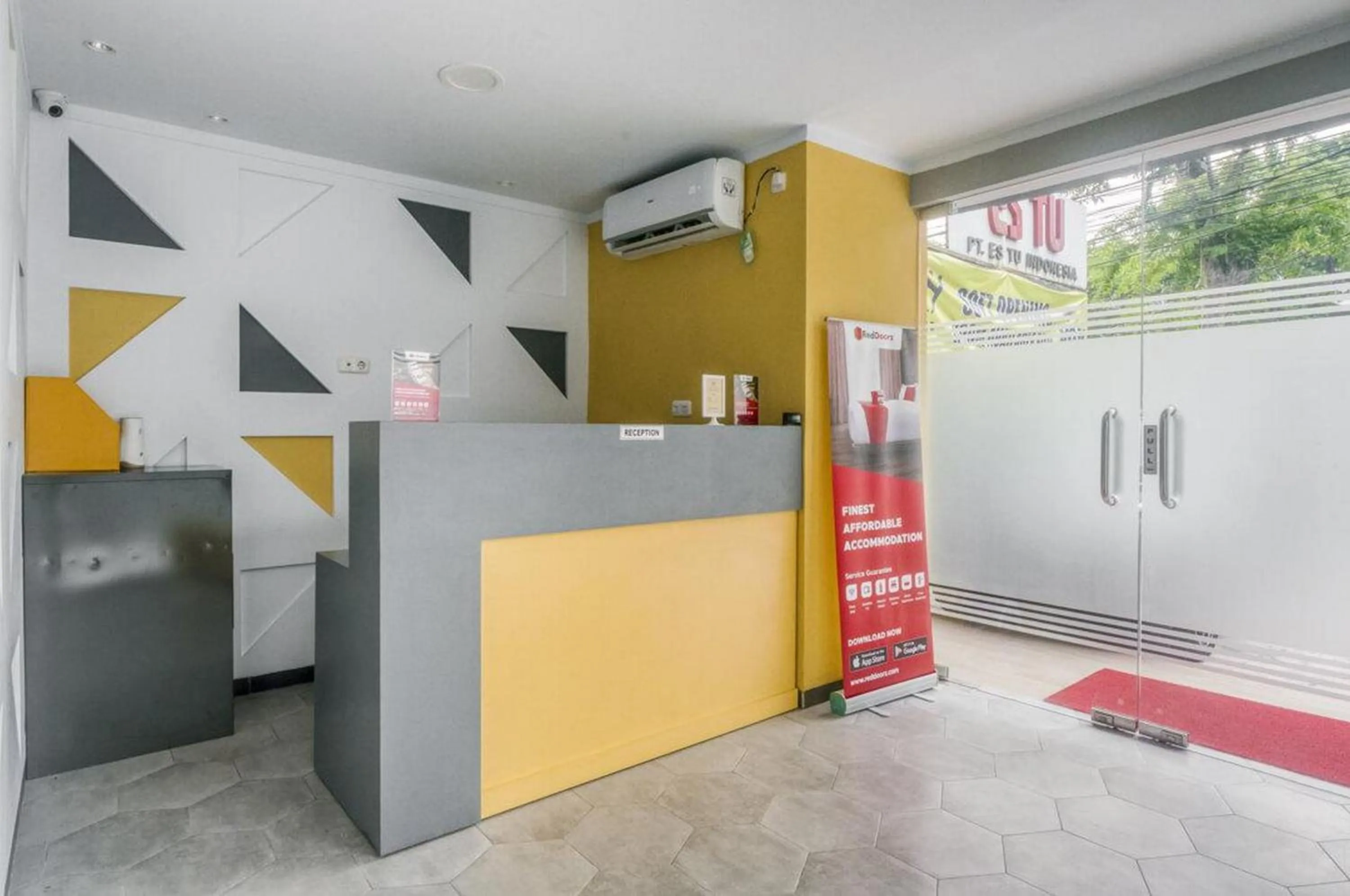 RedDoorz Plus at Cideng Timur