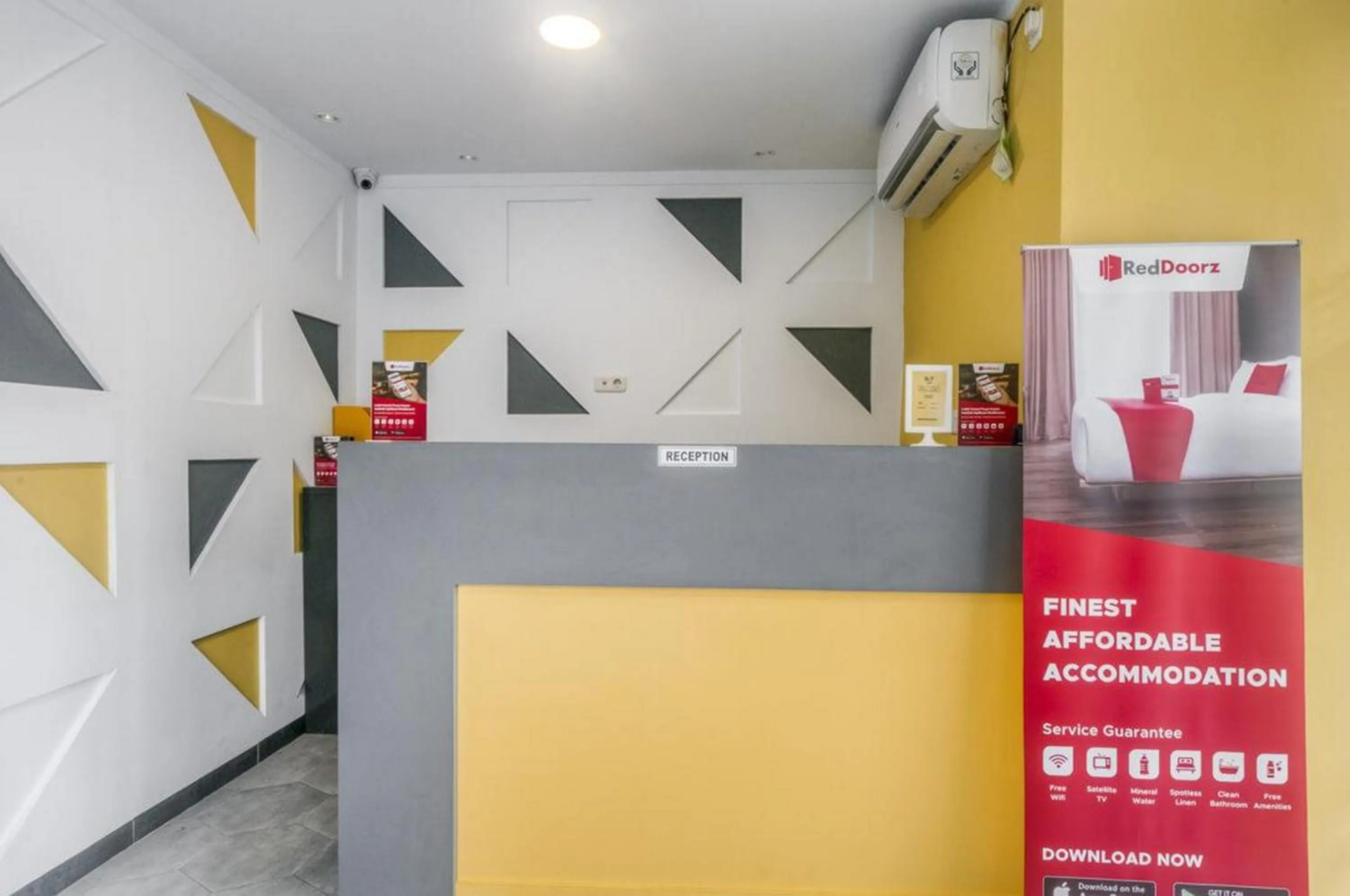 RedDoorz Plus at Cideng Timur