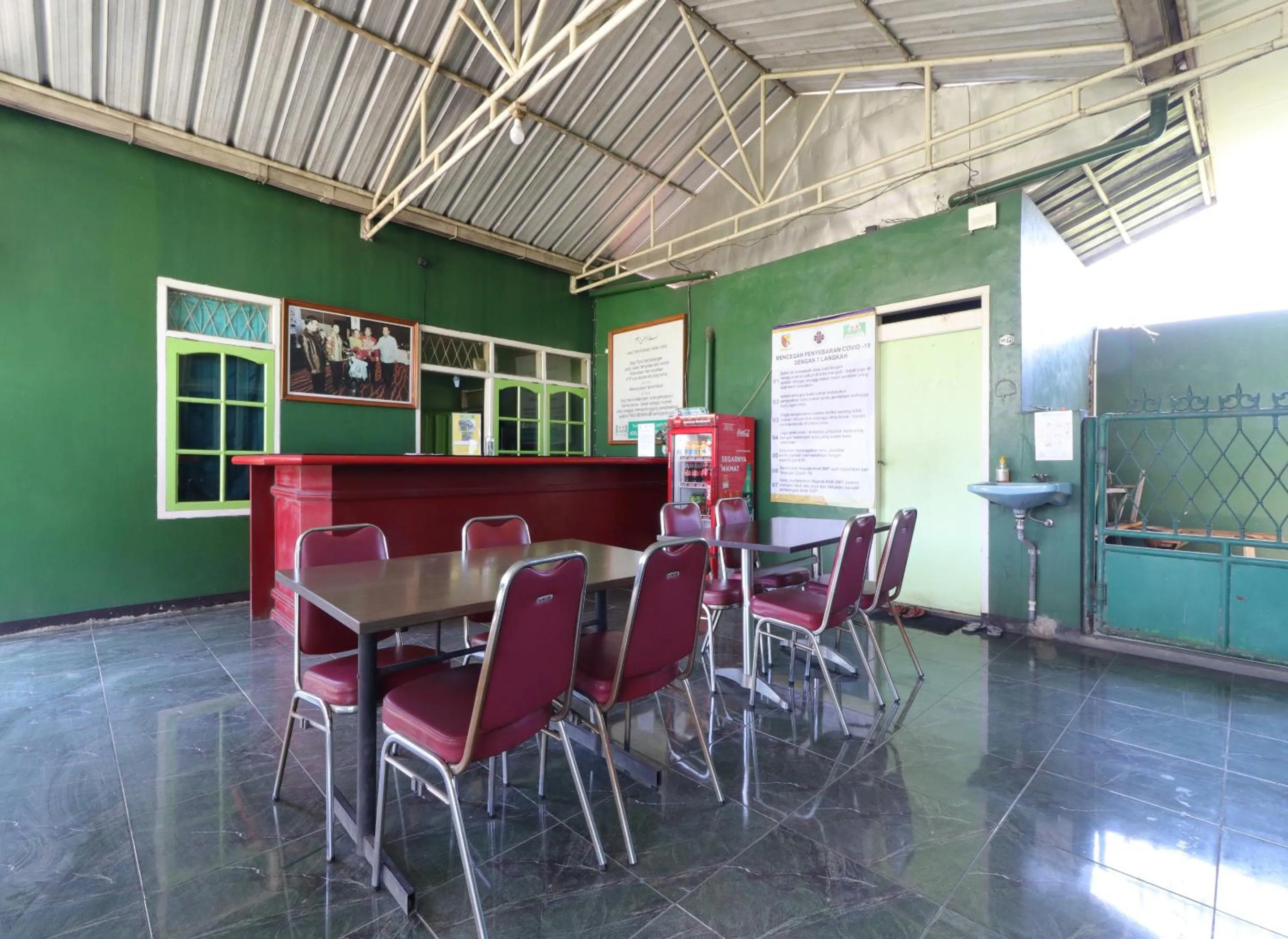 Restaurant/places to eat in Cantik Hotel