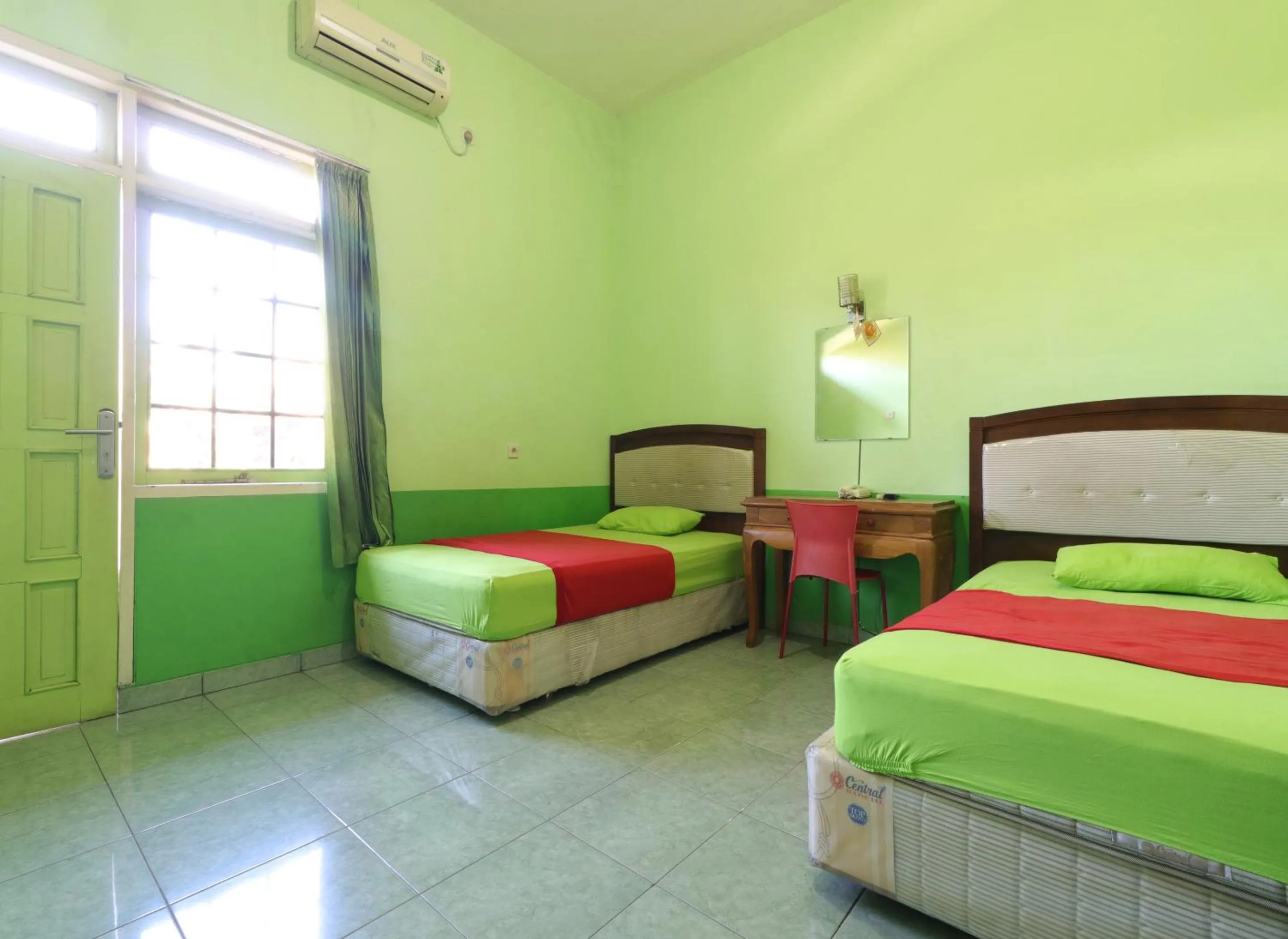 Bedroom, Bed in Cantik Hotel