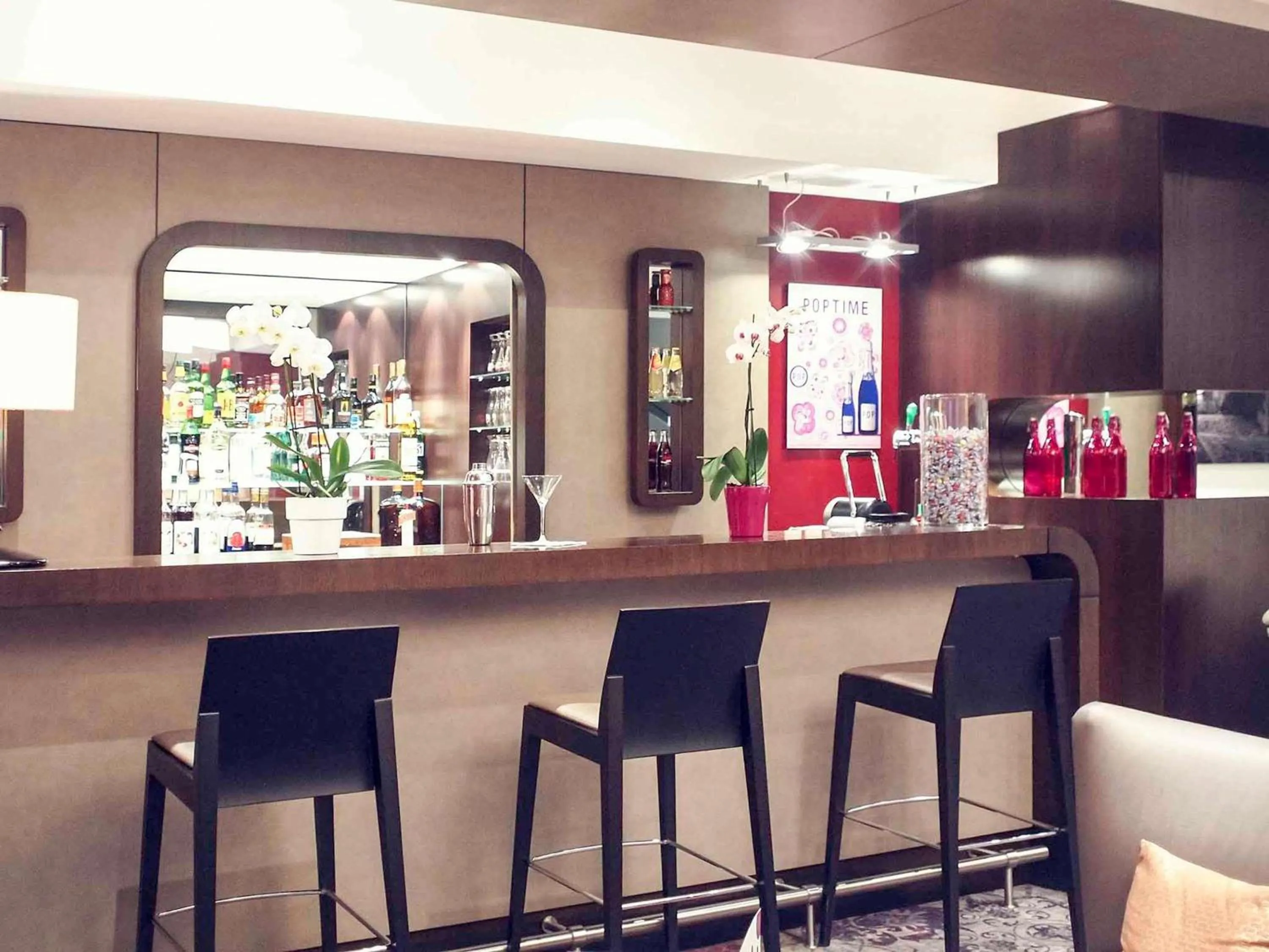 Lounge or bar in Mercure Angers Centre Gare