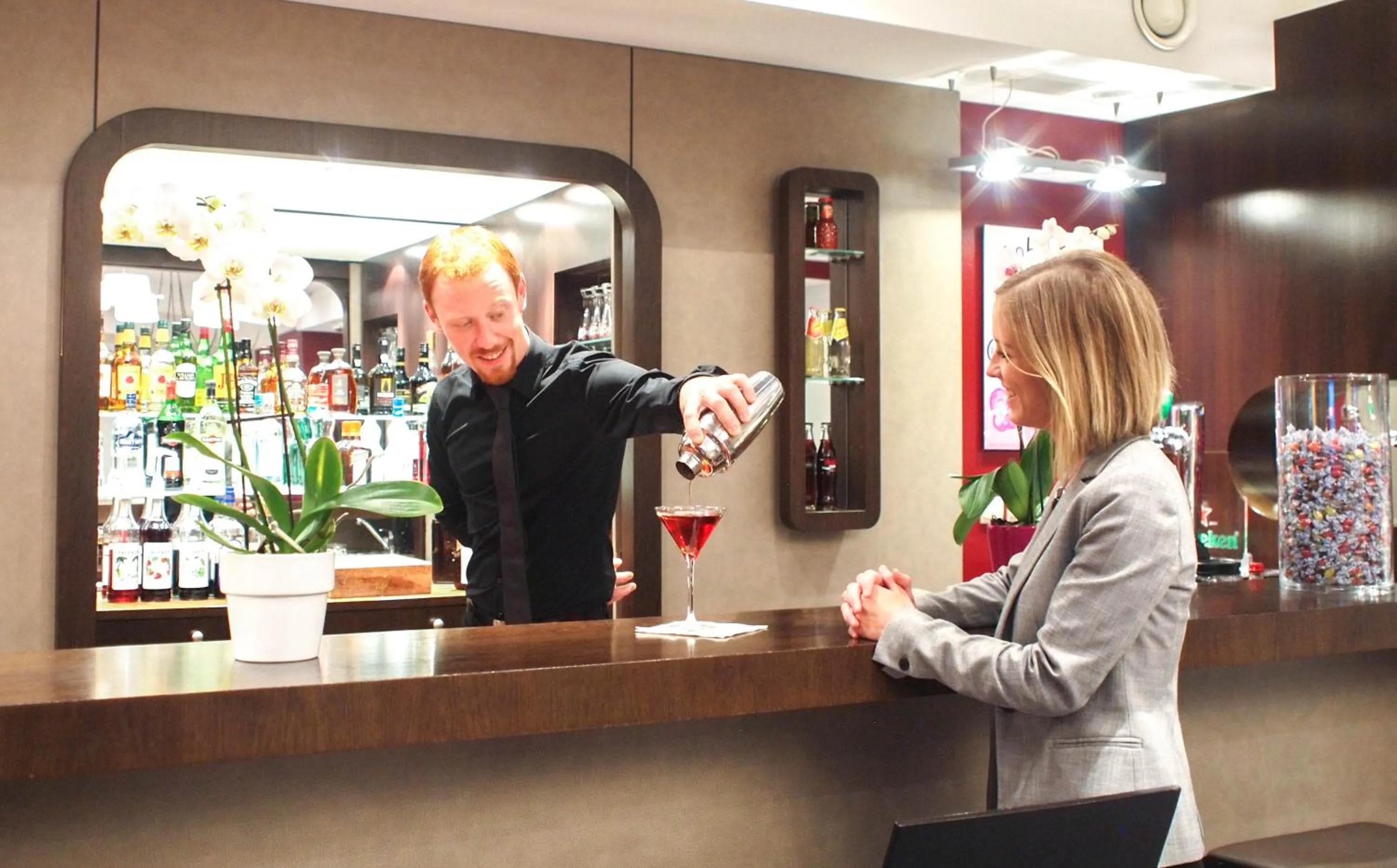 Lounge or bar in Mercure Angers Centre Gare