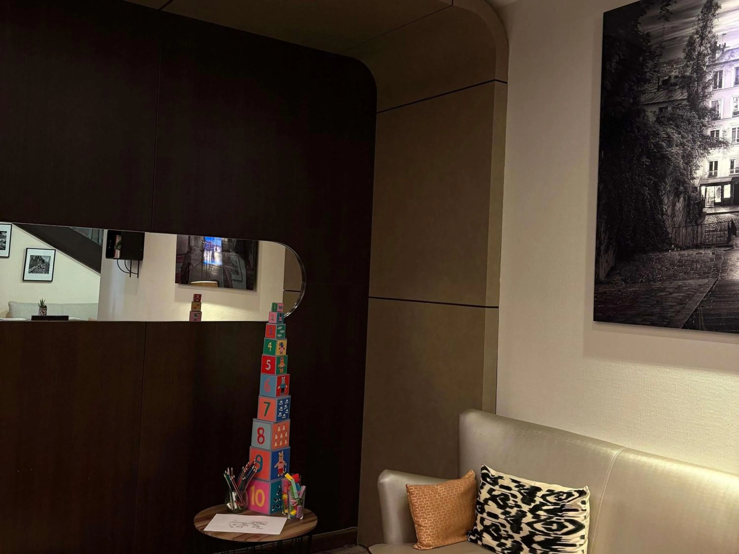 Lounge or bar in Mercure Angers Centre Gare