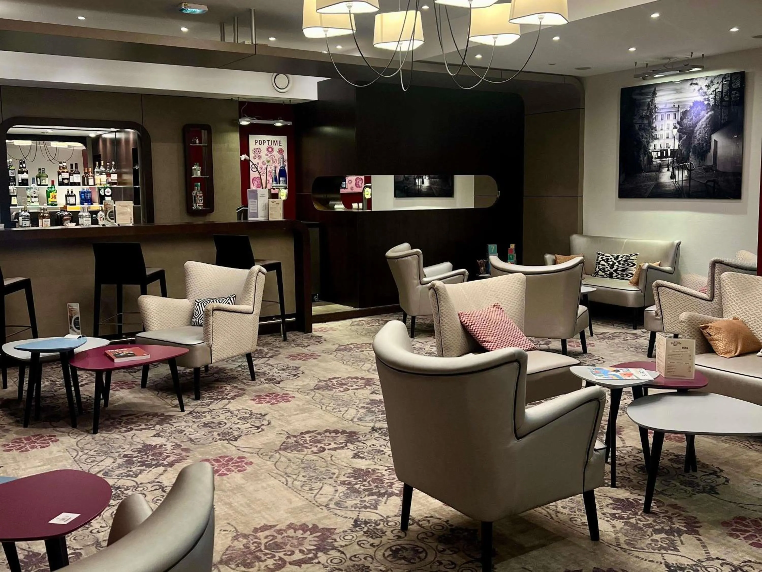 Lounge or bar in Mercure Angers Centre Gare