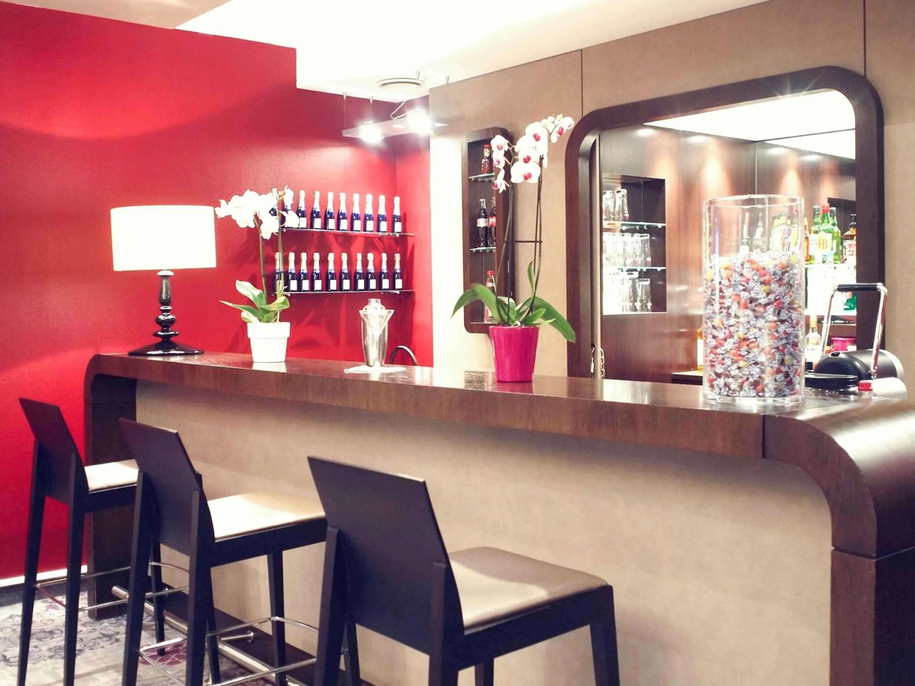 Lounge or bar in Mercure Angers Centre Gare