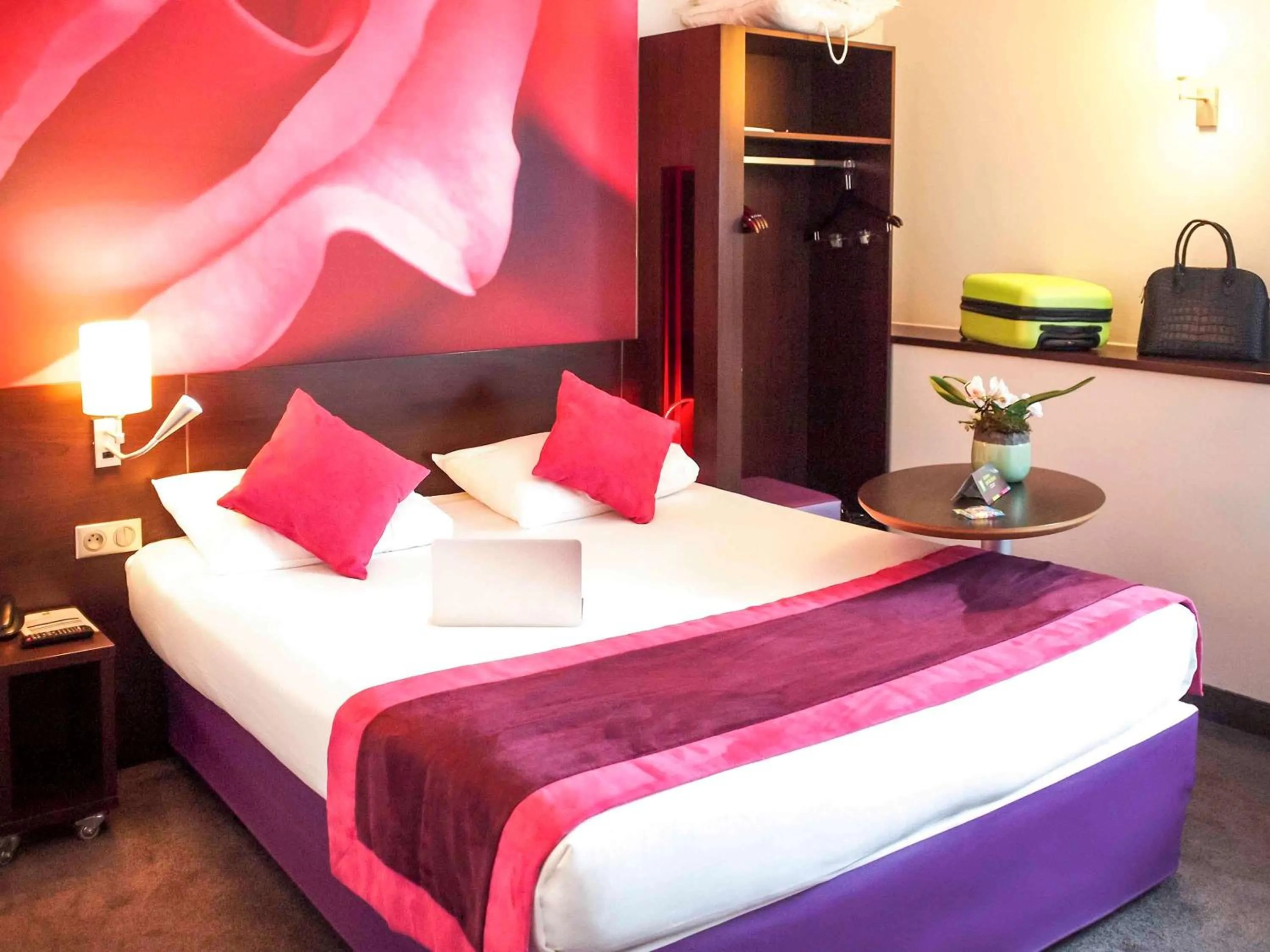 Bedroom, Bed in ibis Styles Angers Centre Gare
