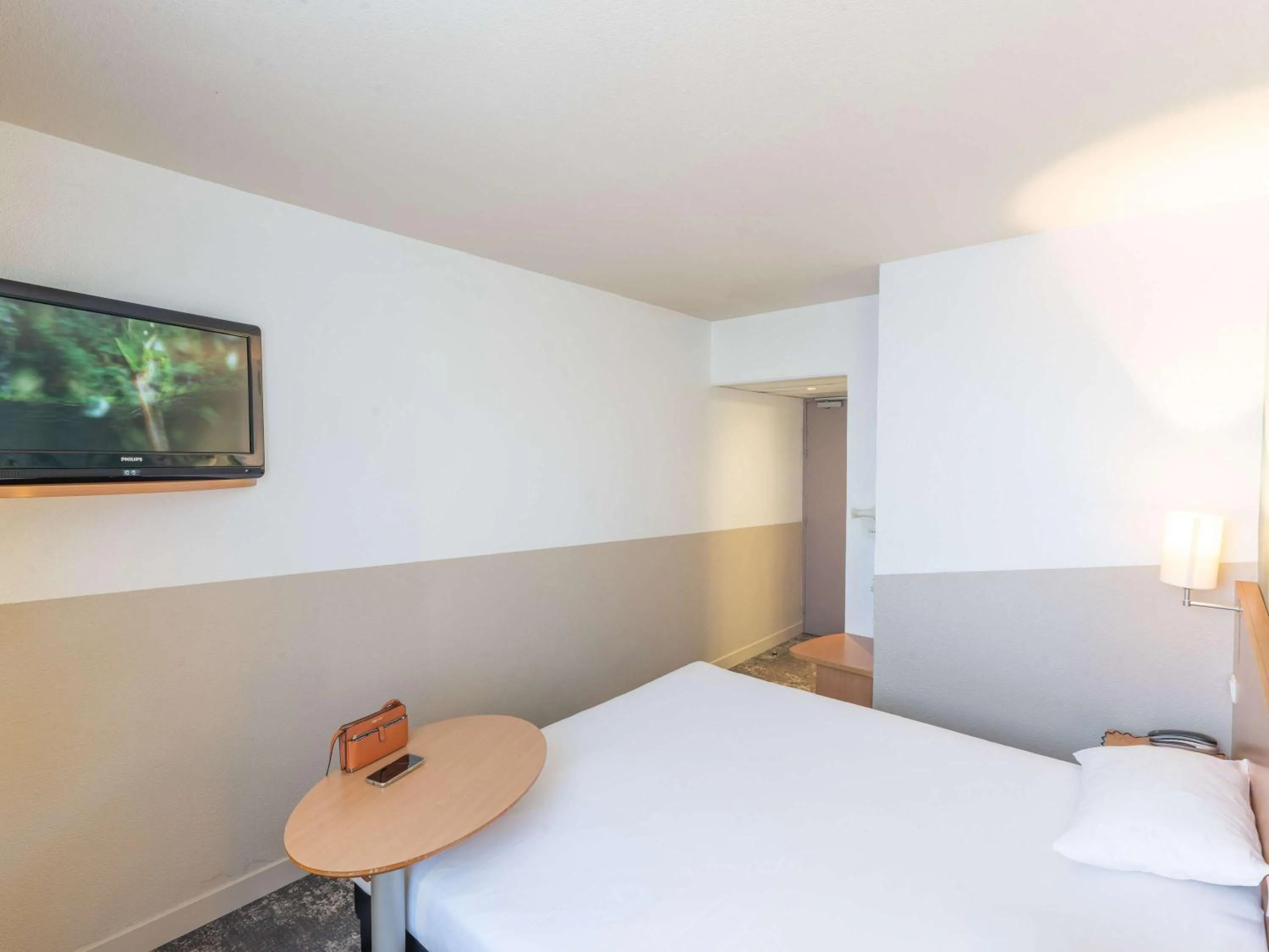Bedroom, Bed in ibis Styles Angers Centre Gare