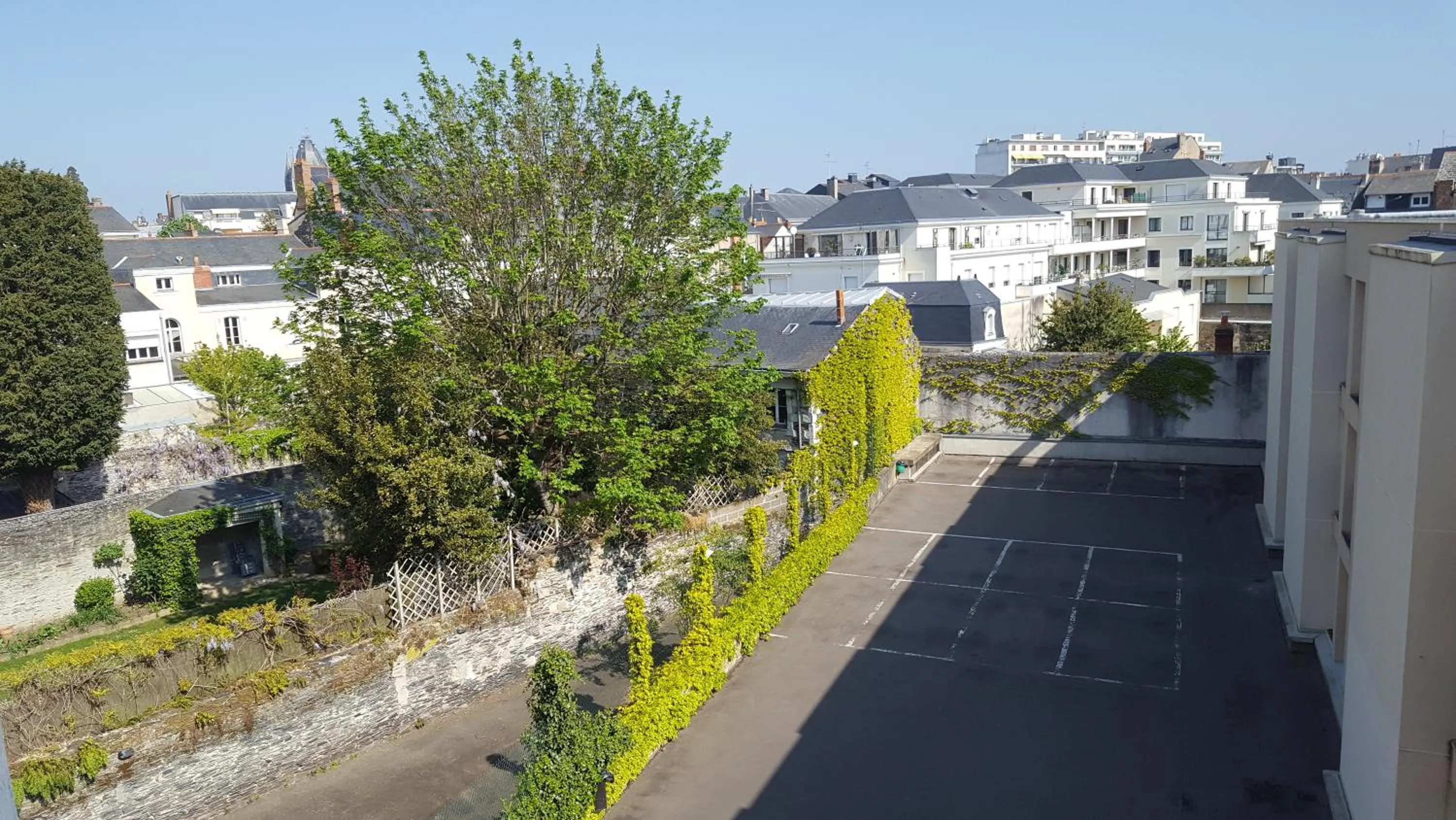 Parking in ibis Styles Angers Centre Gare