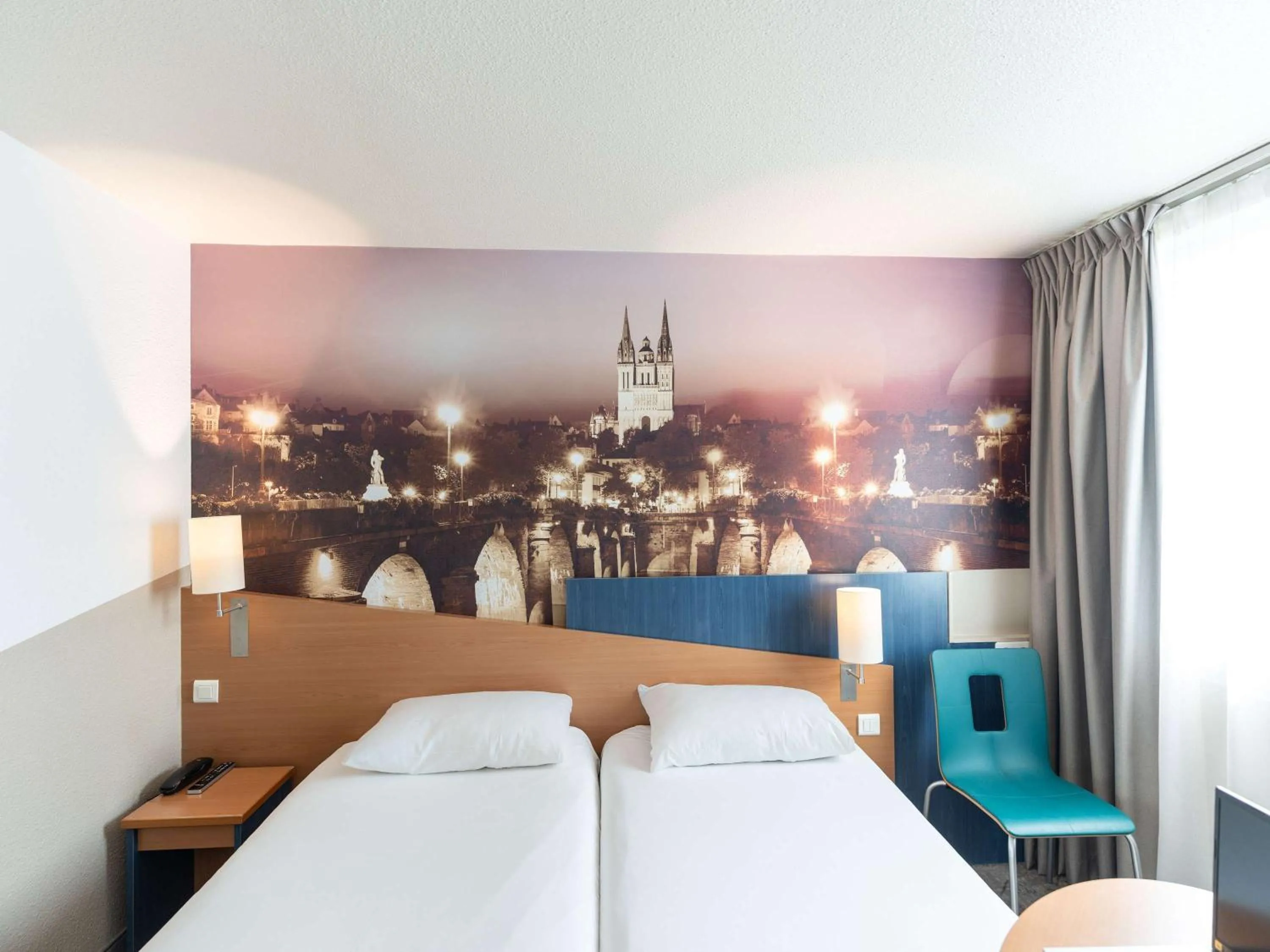Bedroom, Bed in ibis Styles Angers Centre Gare