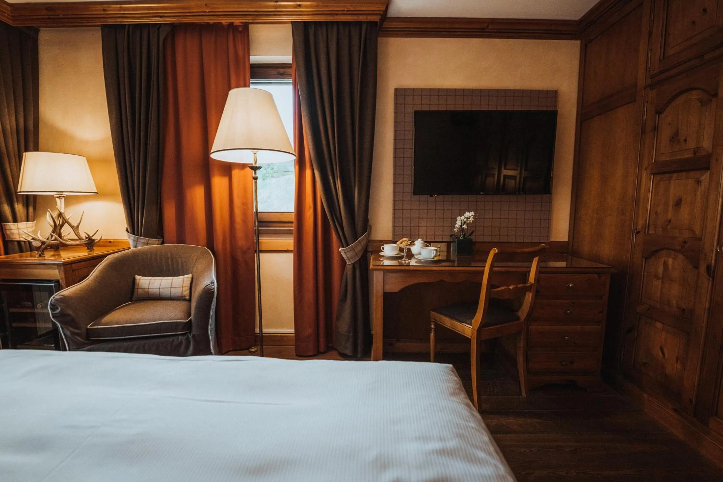 Bedroom, Bed in QC Hotel Monte Bianco