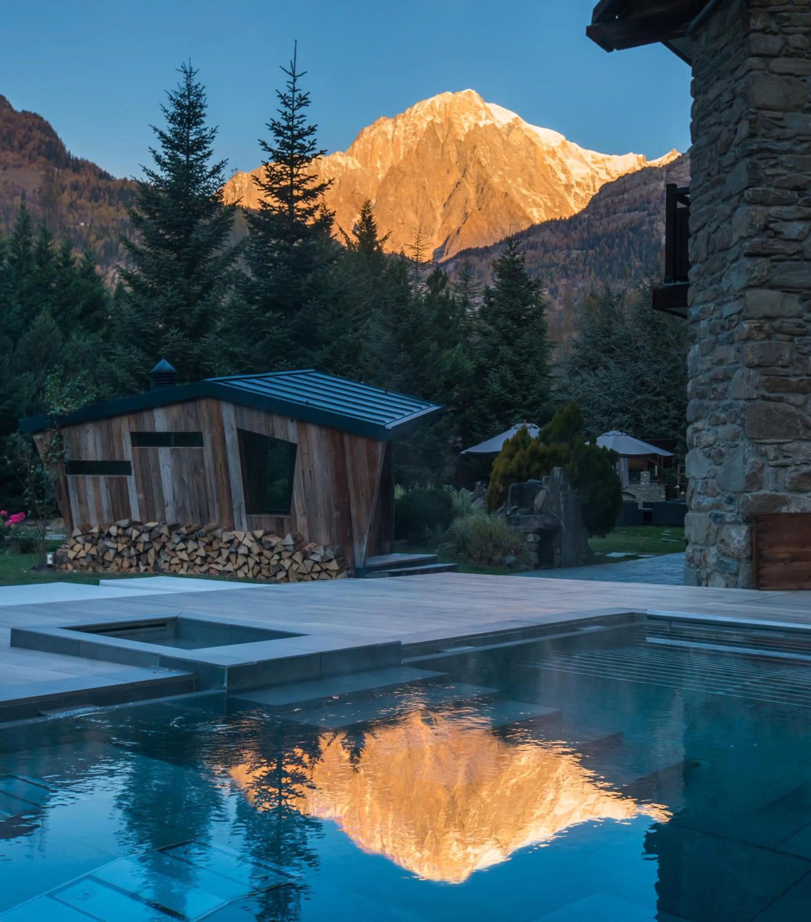 Summer in QC Hotel Monte Bianco