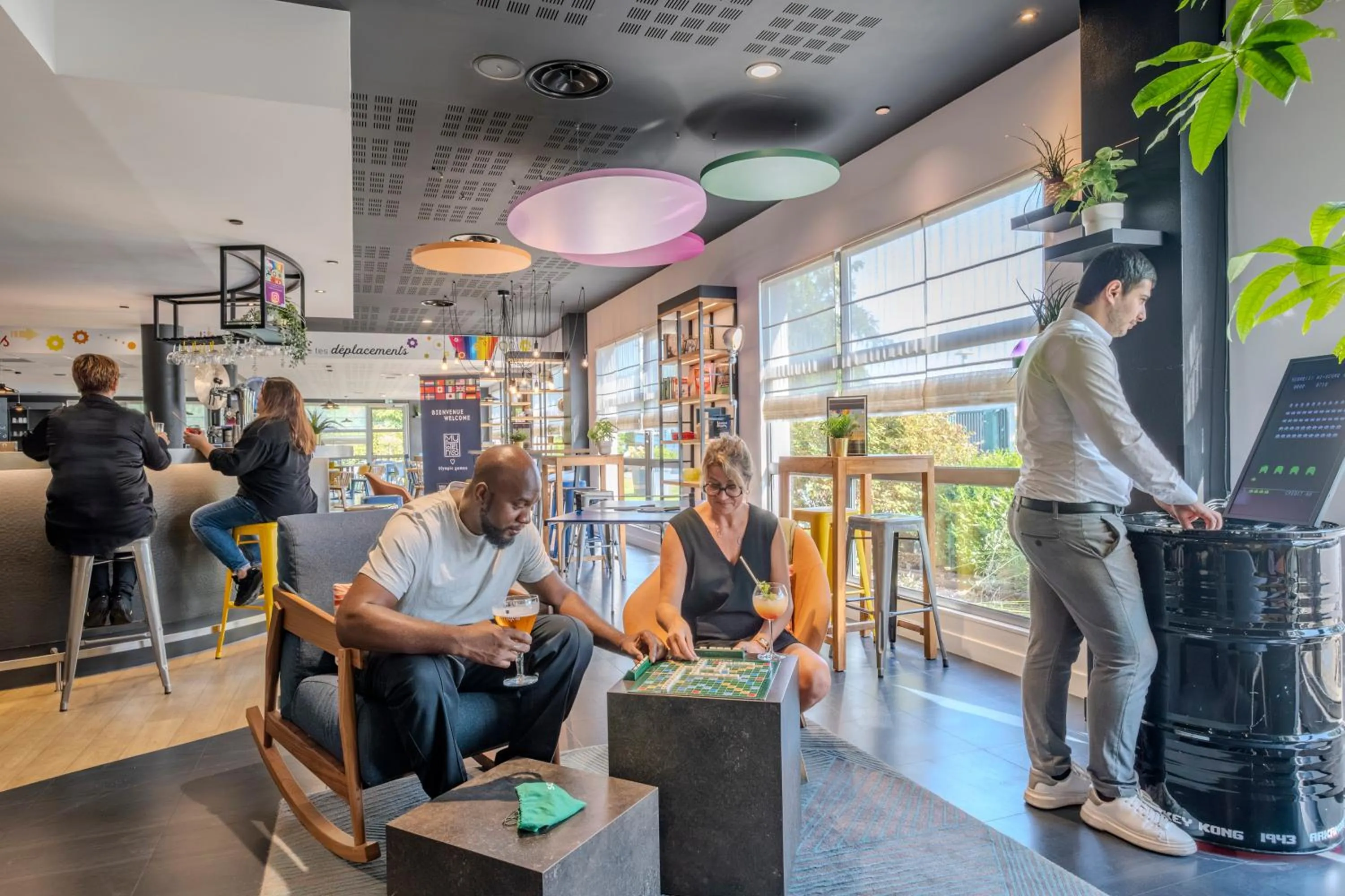 Lounge or bar in Campanile Roissy - Aéroport CDG - Le Mesnil Amelot