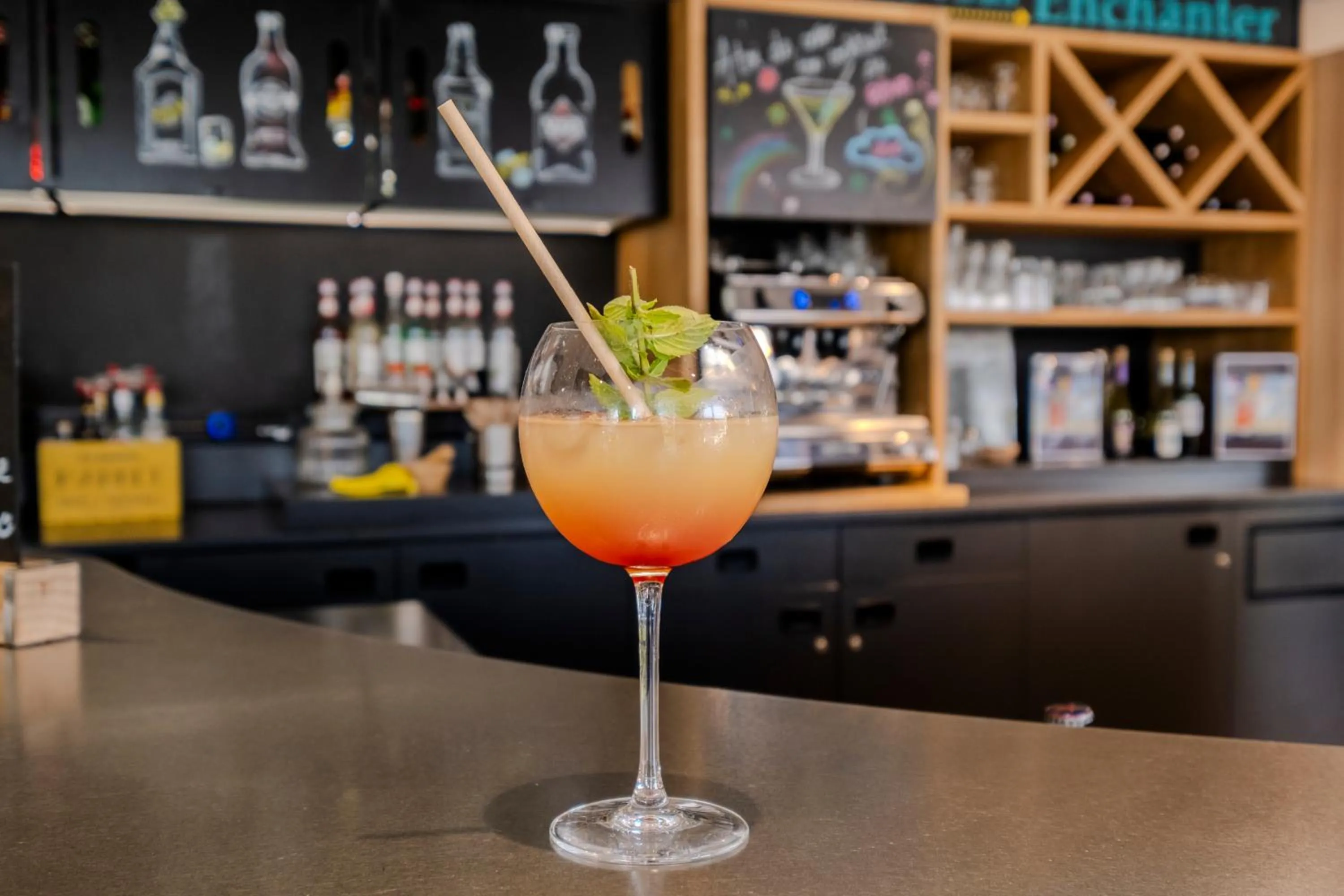 Lounge or bar in Campanile Roissy - Aéroport CDG - Le Mesnil Amelot