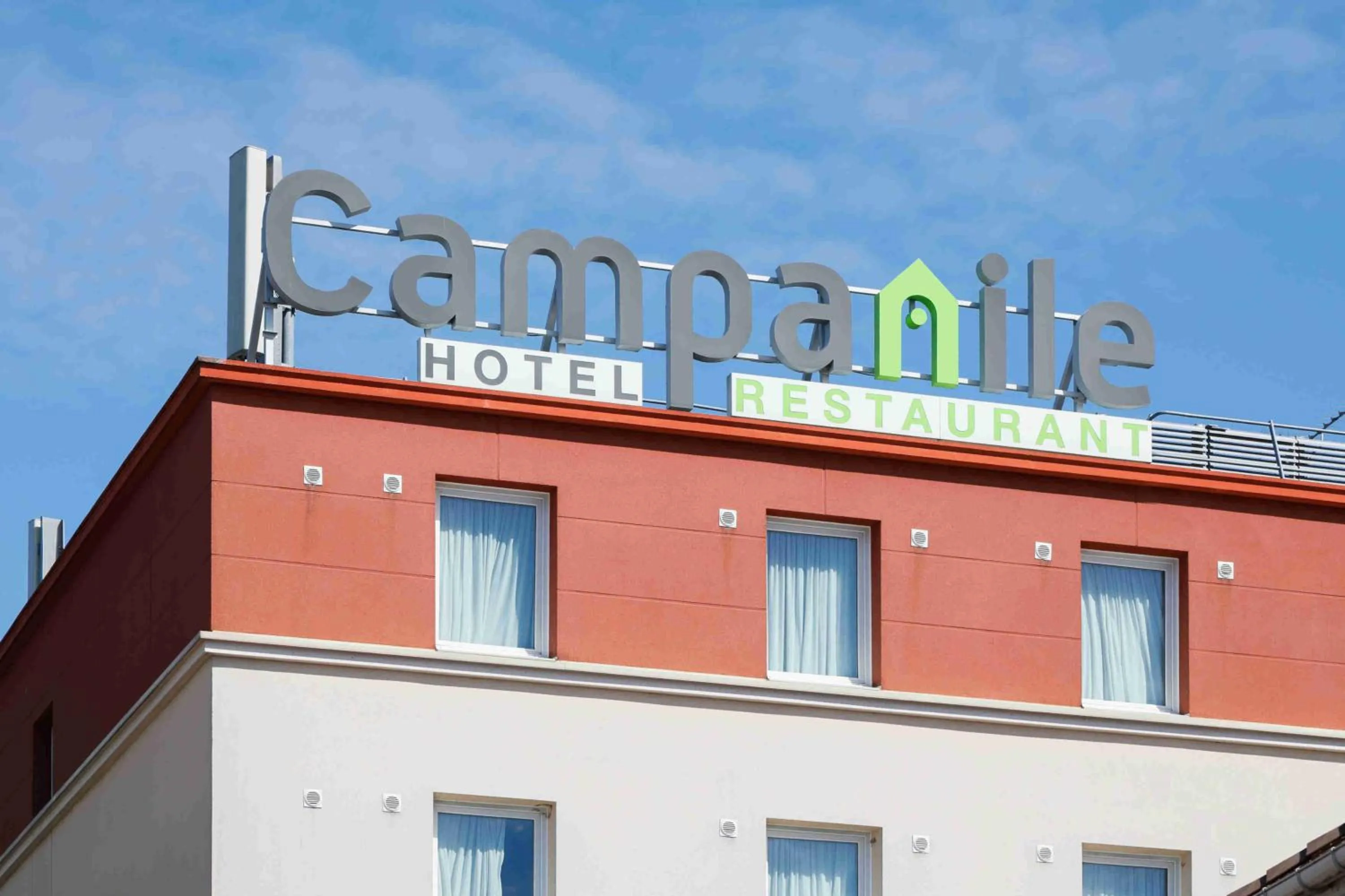 Property logo or sign in Campanile Roissy - Aéroport CDG - Le Mesnil Amelot