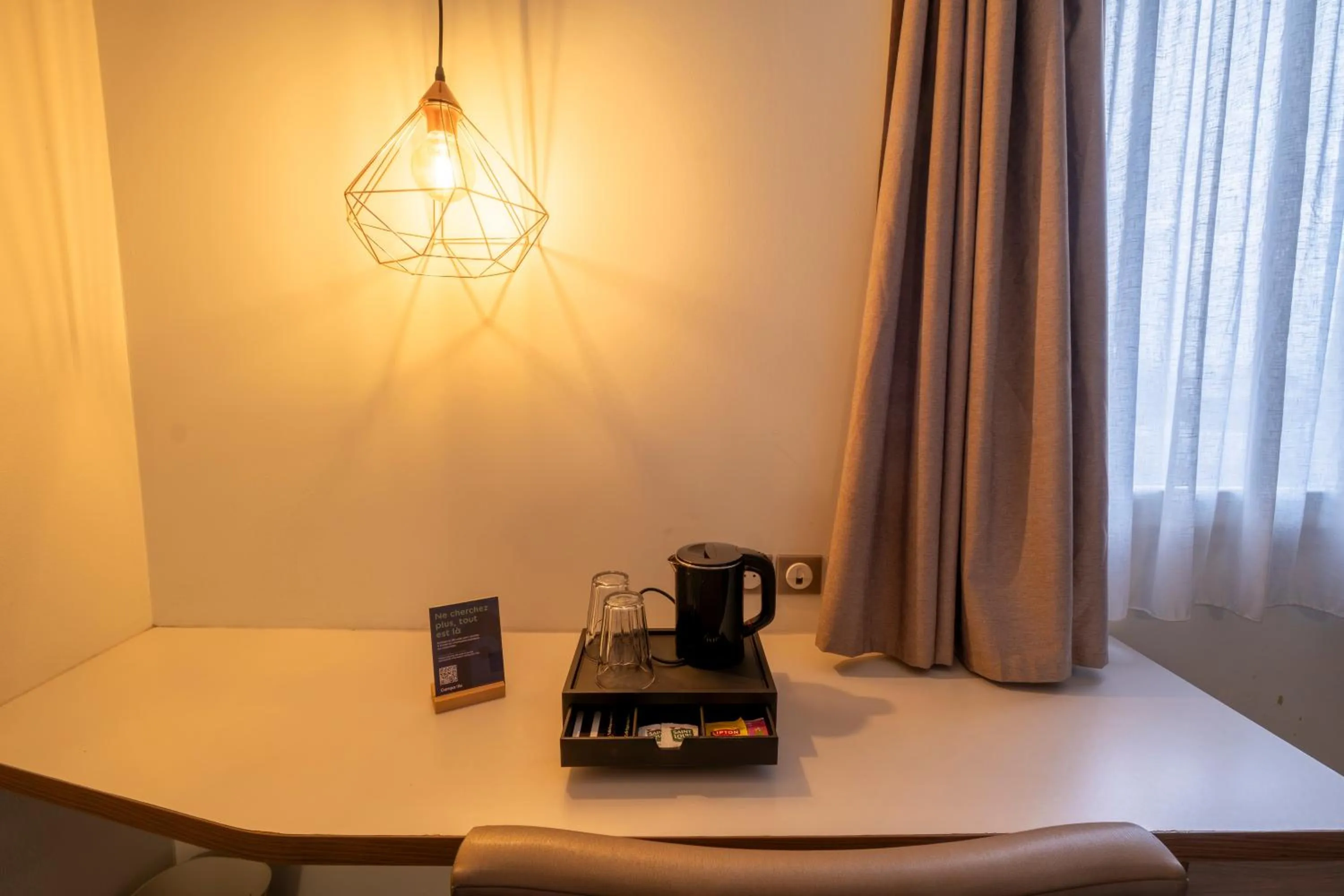Coffee/tea facilities in Campanile Roissy - Aéroport CDG - Le Mesnil Amelot