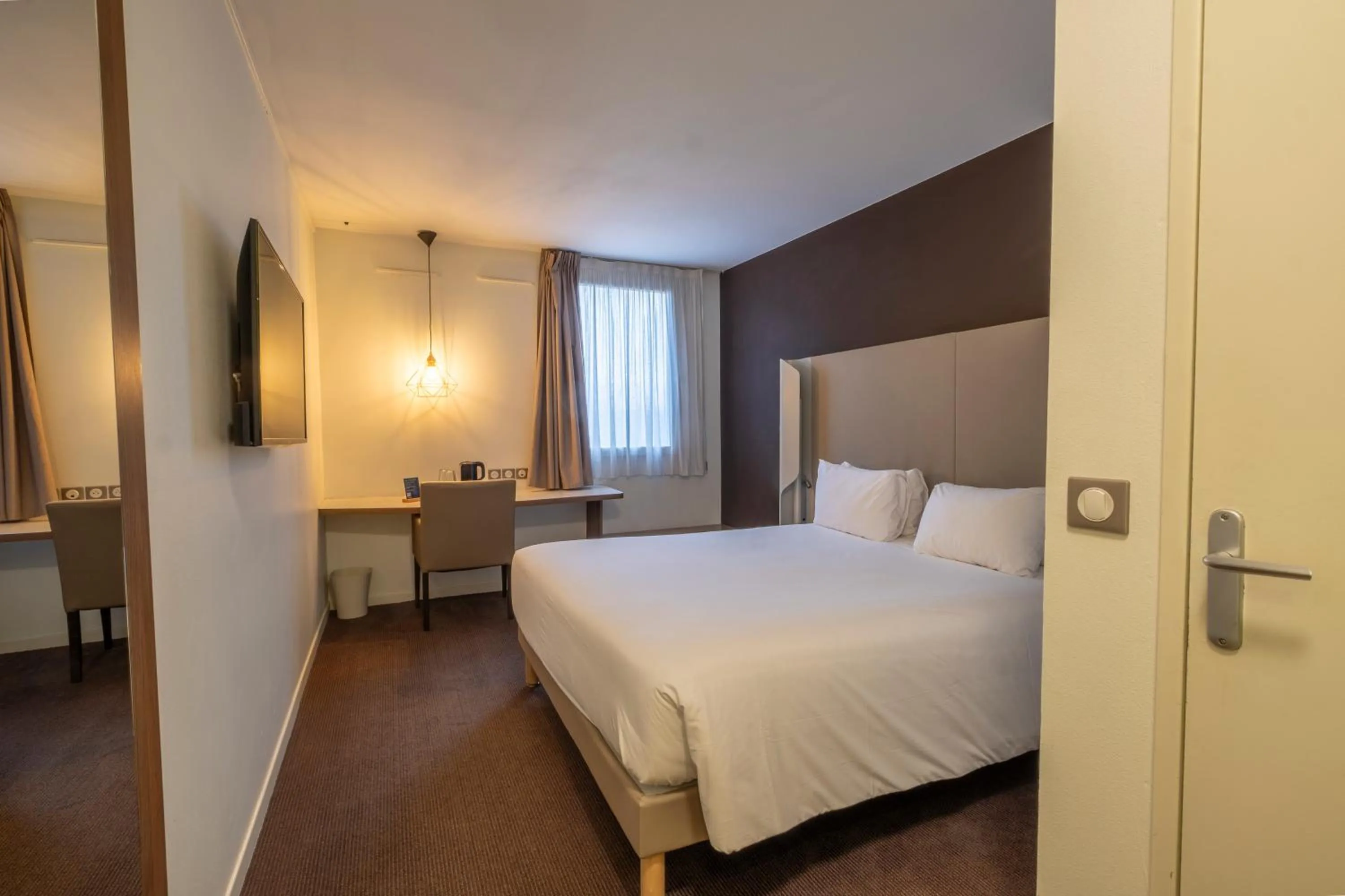 Bed in Campanile Roissy - Aéroport CDG - Le Mesnil Amelot