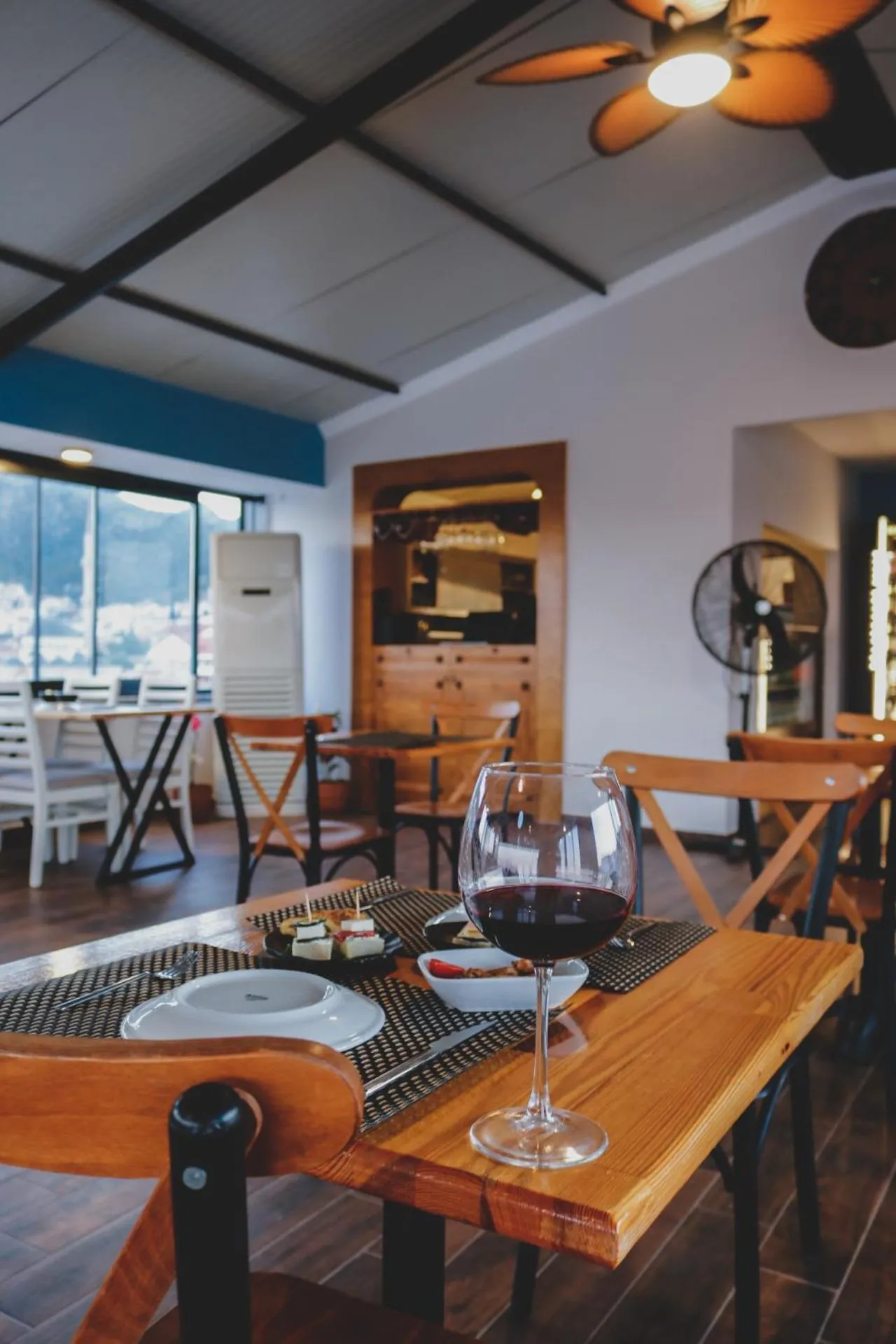 Restaurant/places to eat in Zephyros City Otel