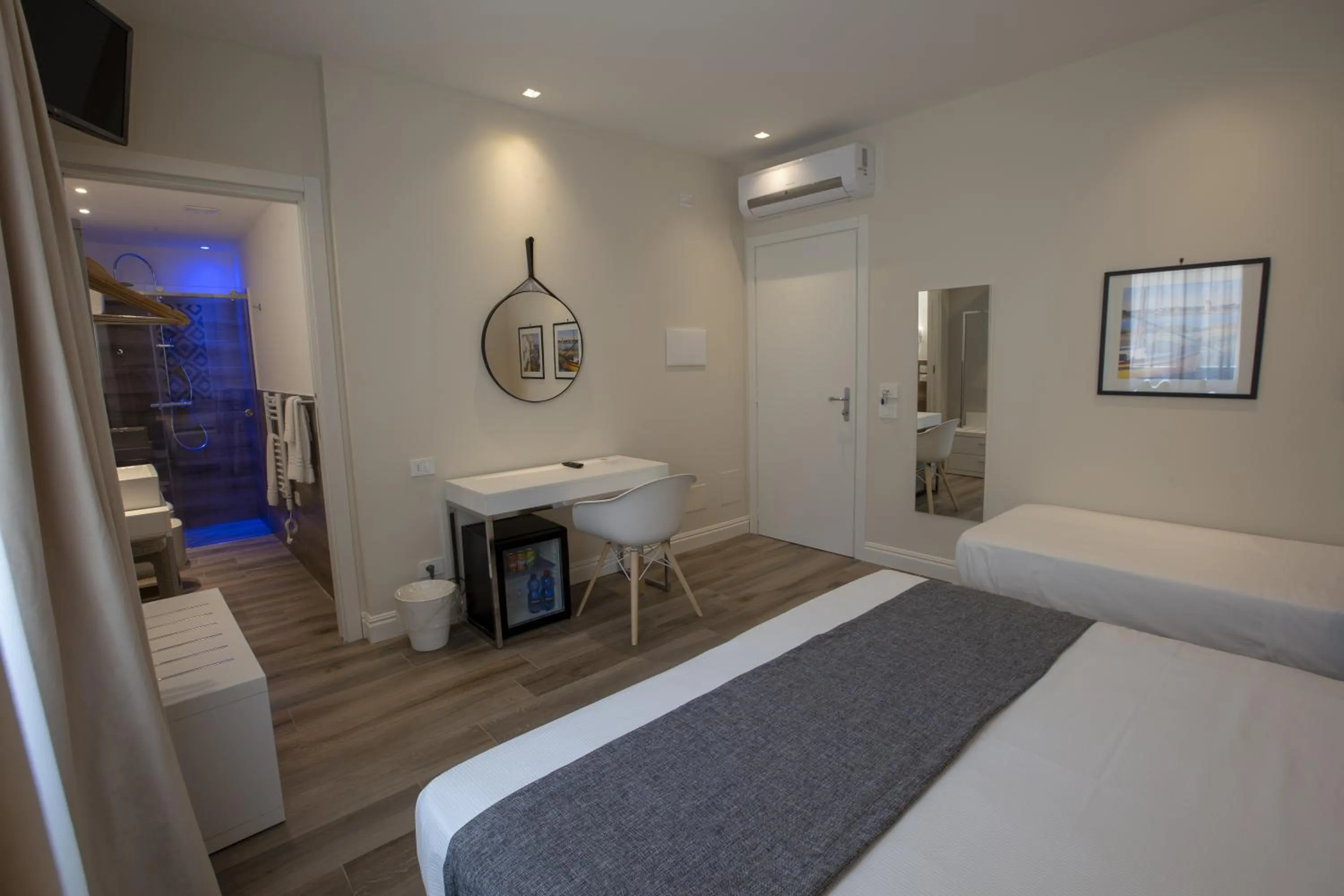 Photo of the whole room, Bed in Luxmarì Hotel & Spa