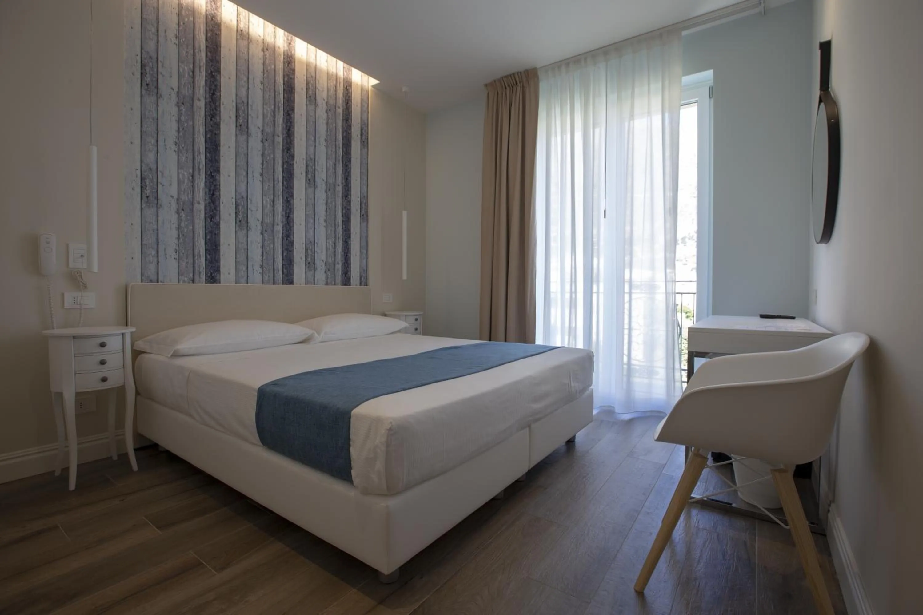 Sea view, Bed in Luxmarì Hotel & Spa