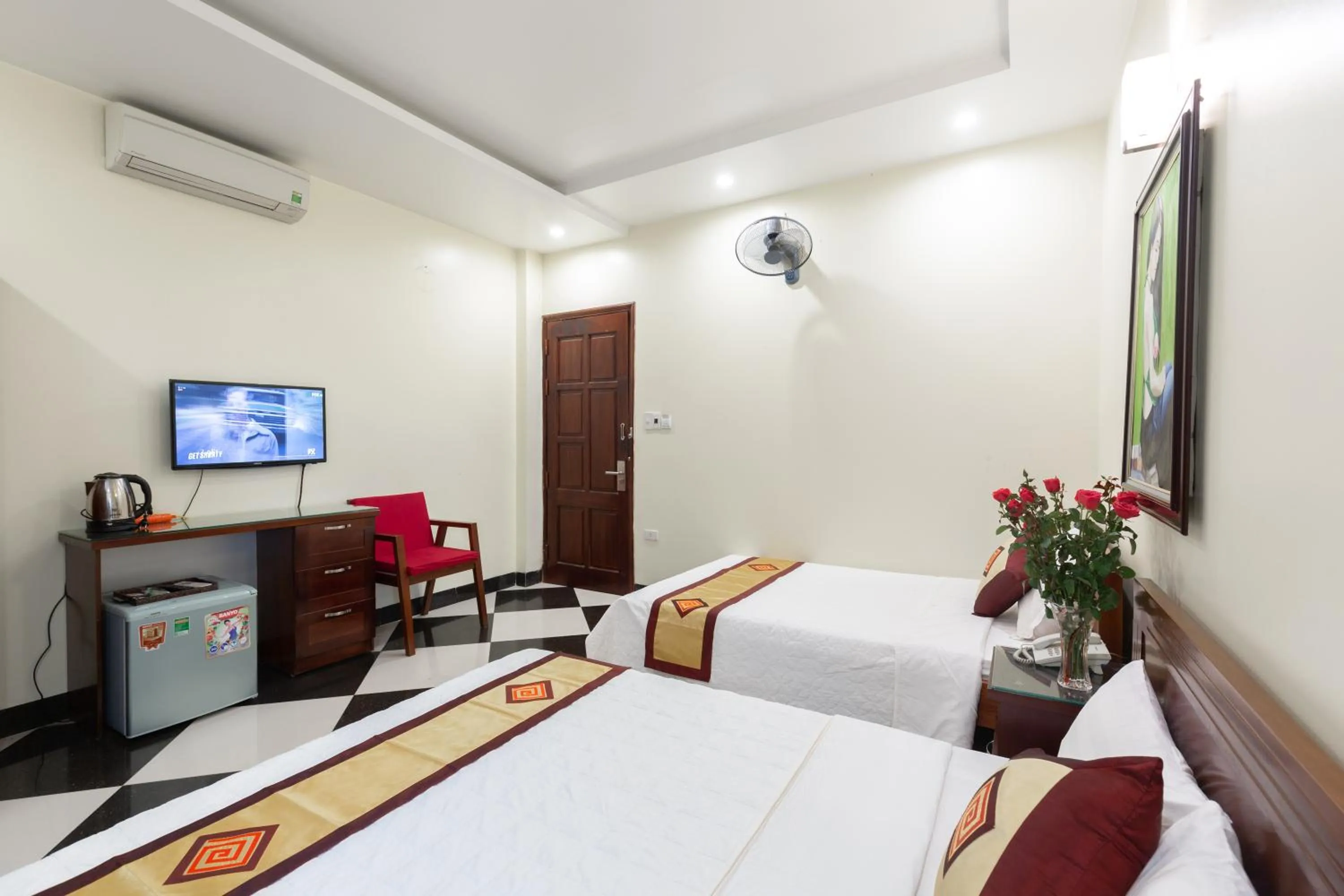 Photo of the whole room, Bed in Titanic 2 Hotel